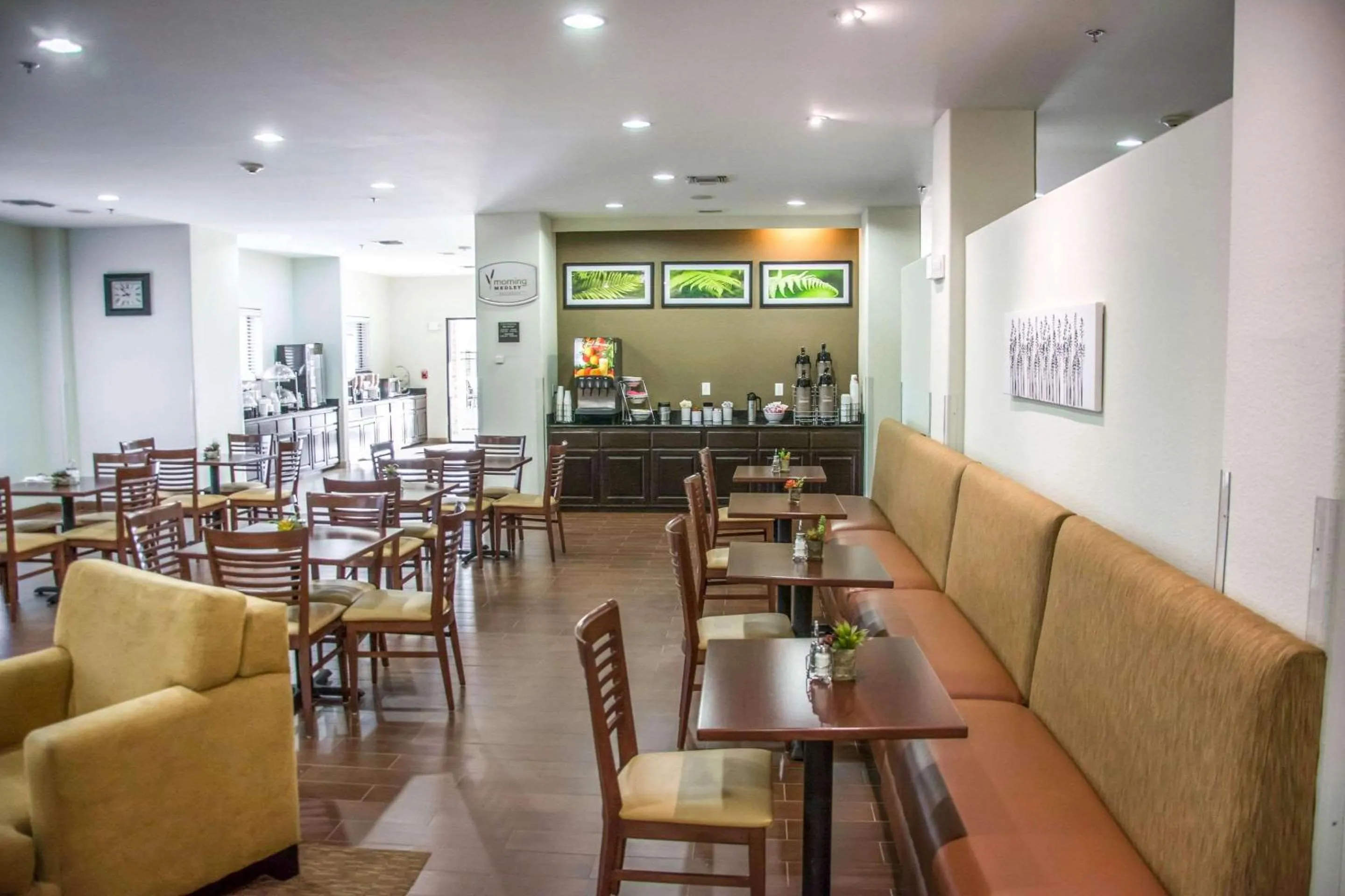 Restaurant/places to eat in Sleep Inn & Suites Center