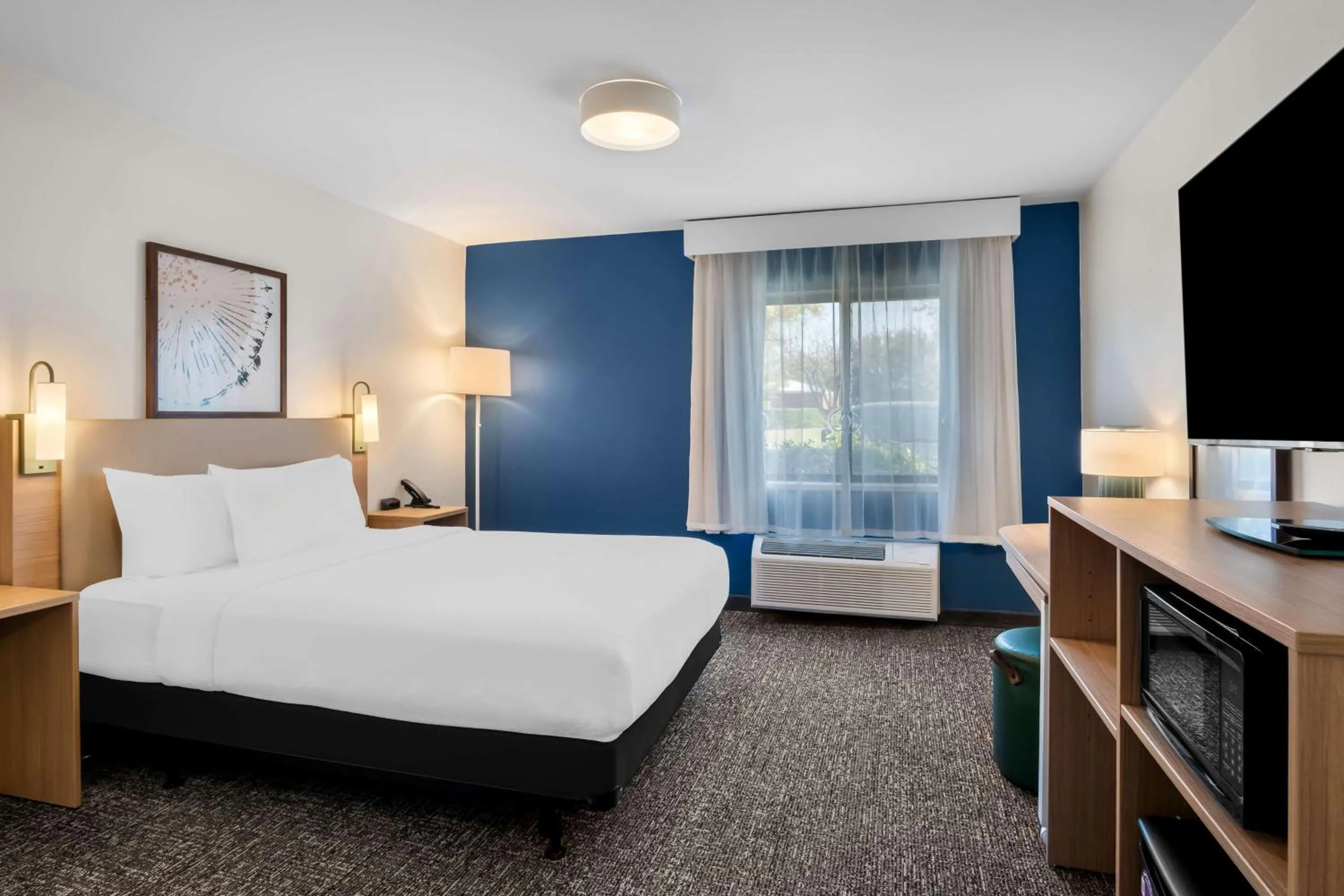 Bed in Spark By Hilton Grapevine DFW North