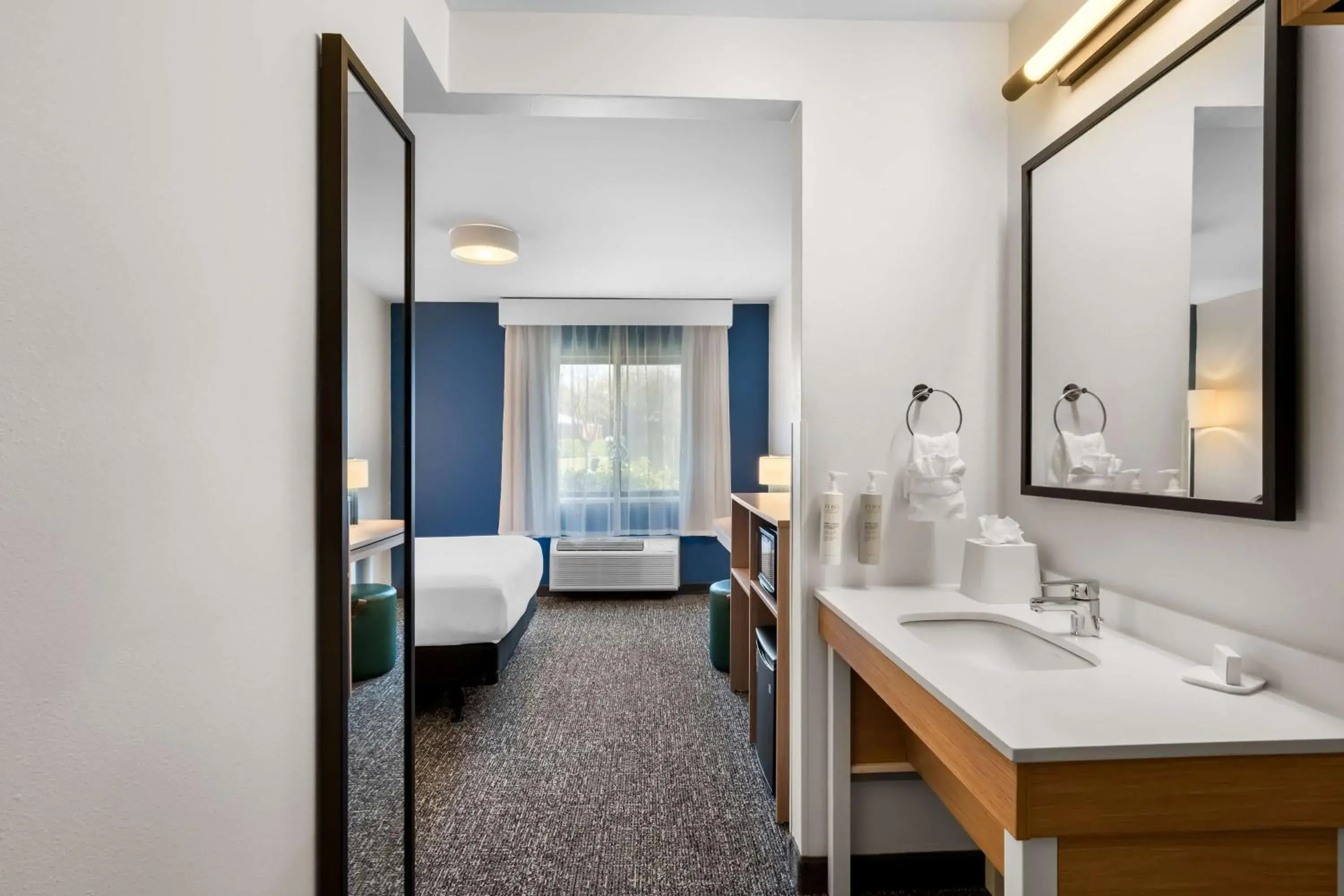 Photo of the whole room, Bed in Spark By Hilton Grapevine DFW North Photo of the whole room, Bed in Spark By Hilton Grapevine DFW North