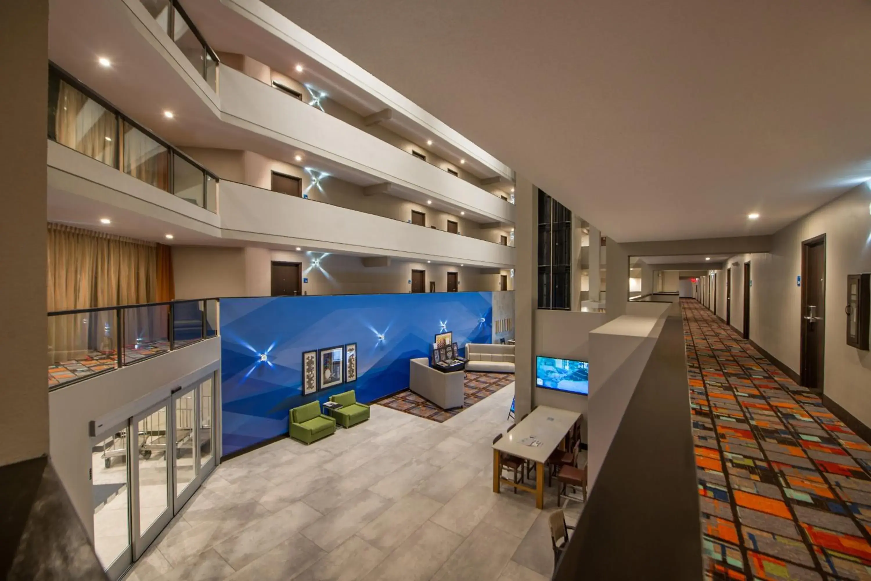 Property building in Holiday Inn Express & Suites San Antonio Medical - Six Flags by IHG Property building in Holiday Inn Express & Suites San Antonio Medical - Six Flags by IHG