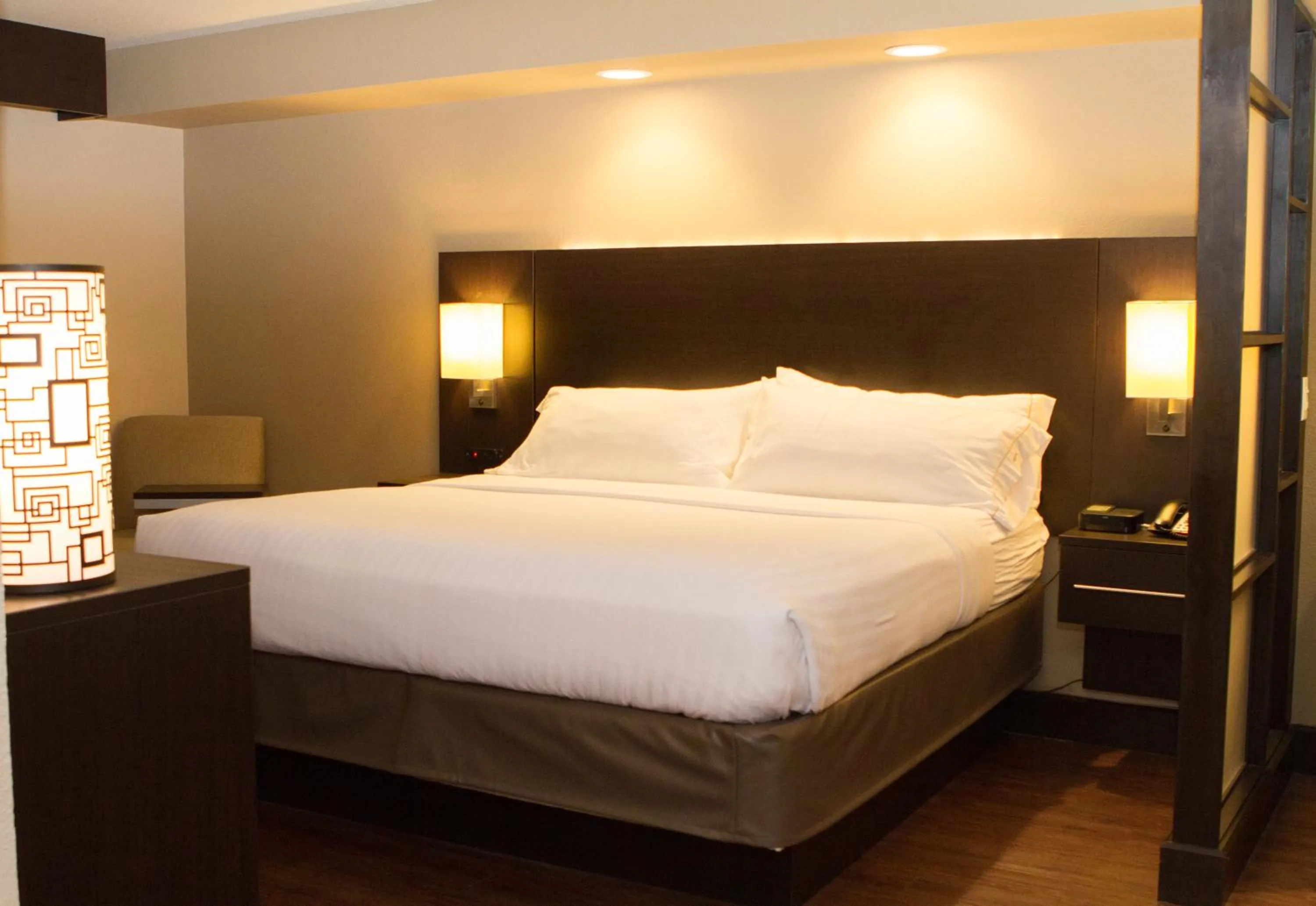 Bed in Holiday Inn Express & Suites San Antonio Medical - Six Flags by IHG