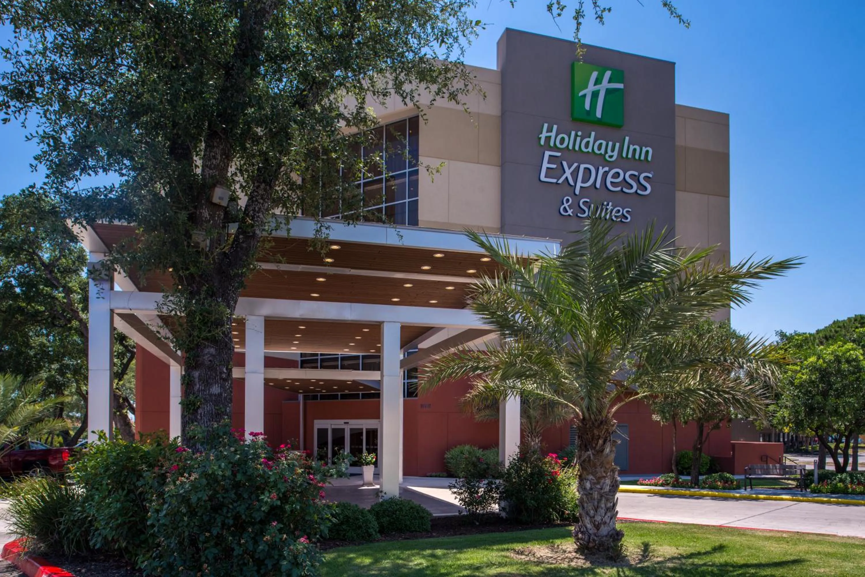 Property building in Holiday Inn Express & Suites San Antonio Medical - Six Flags by IHG