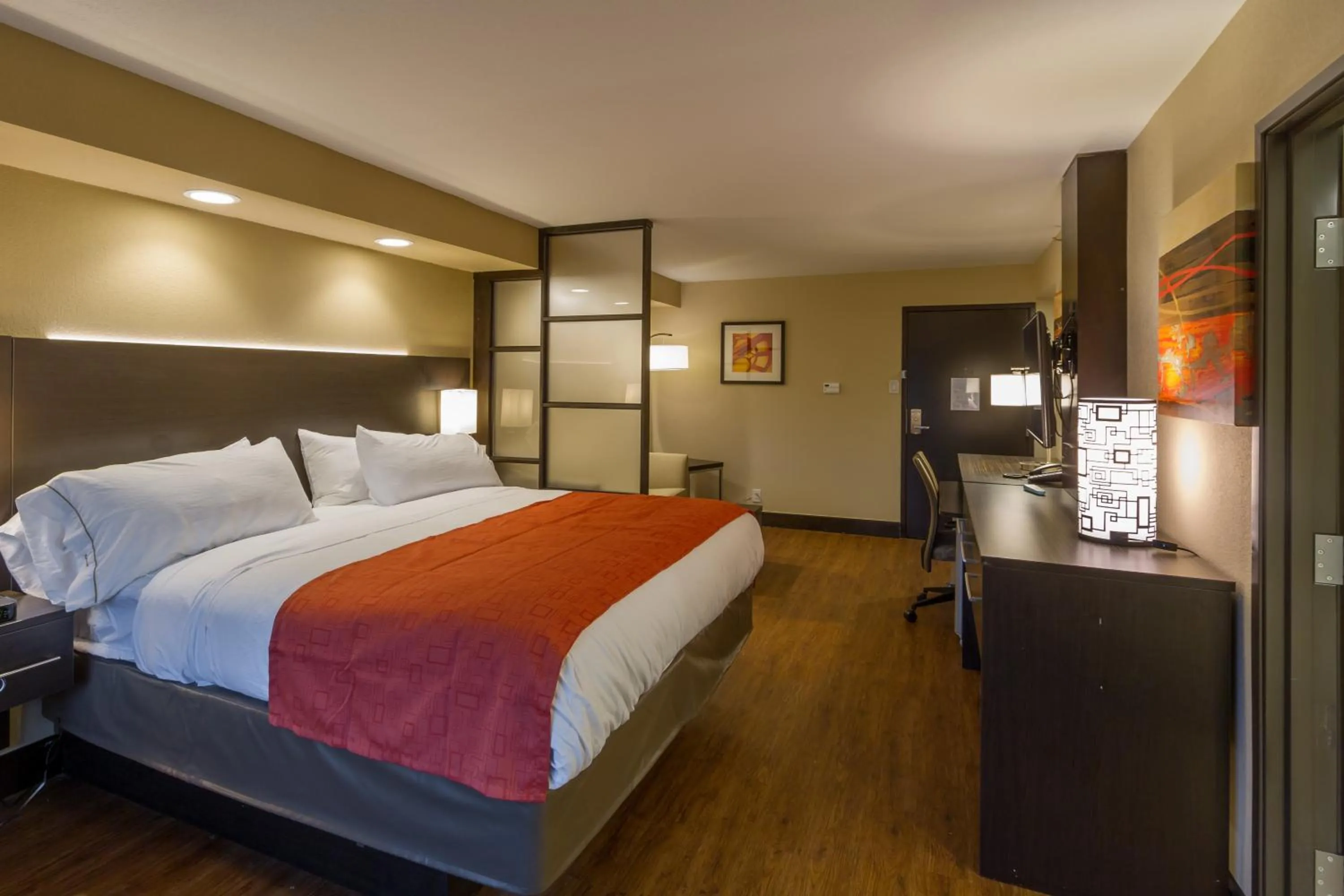 Photo of the whole room, Bed in Holiday Inn Express & Suites San Antonio Medical - Six Flags by IHG