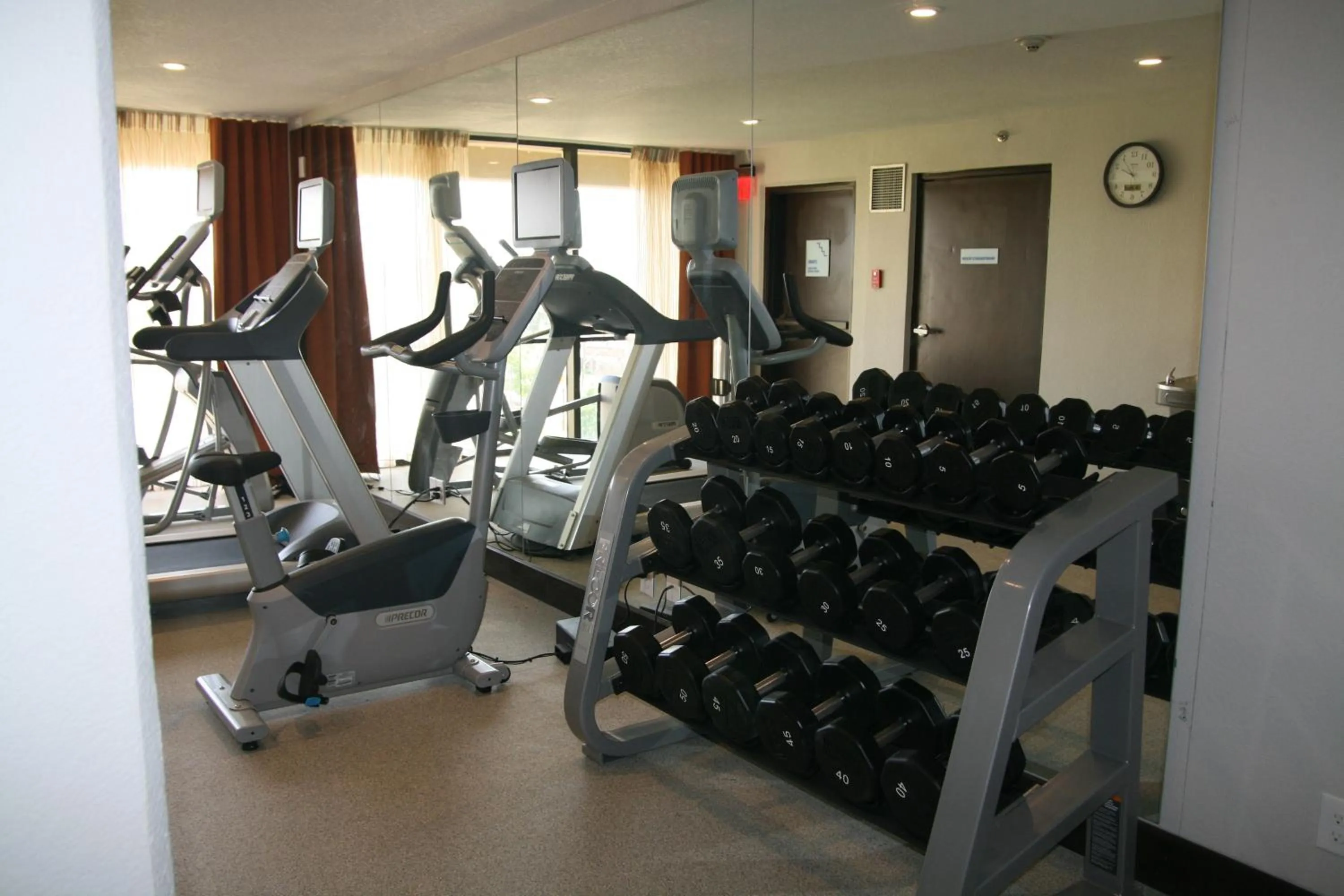 Fitness centre/facilities in Holiday Inn Express & Suites San Antonio Medical - Six Flags by IHG