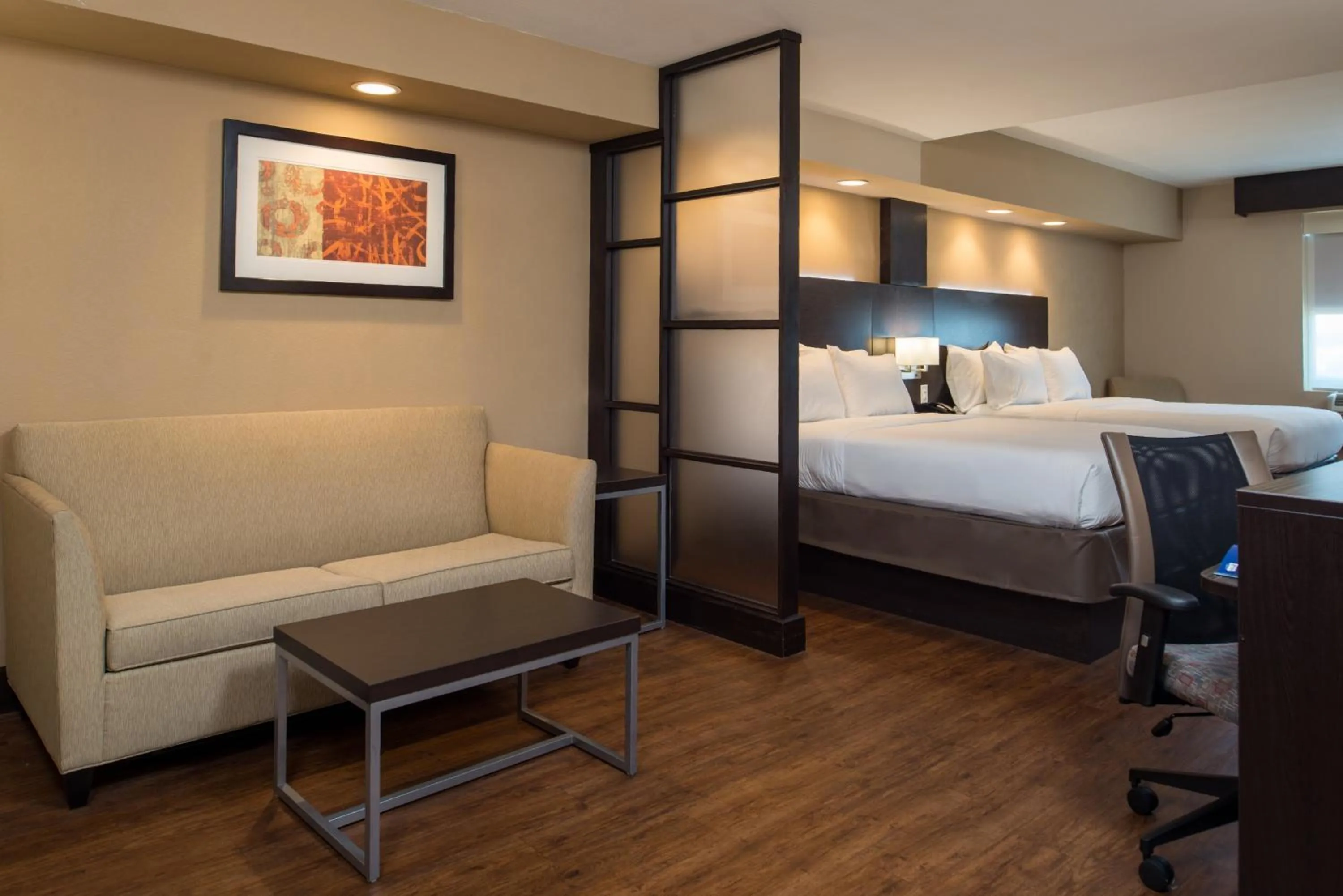 Photo of the whole room, Bed in Holiday Inn Express & Suites San Antonio Medical - Six Flags by IHG