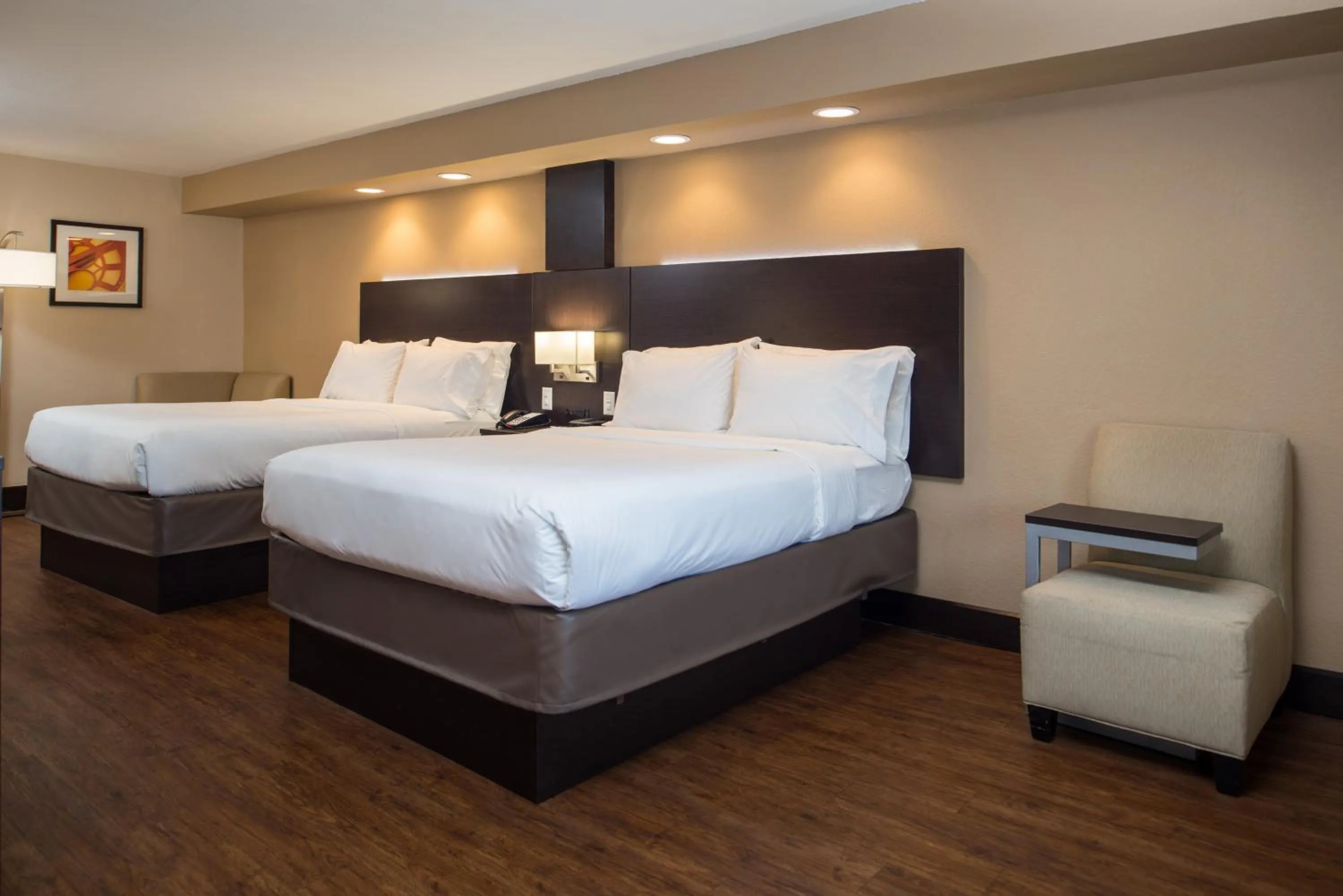 Photo of the whole room, Bed in Holiday Inn Express & Suites San Antonio Medical - Six Flags by IHG