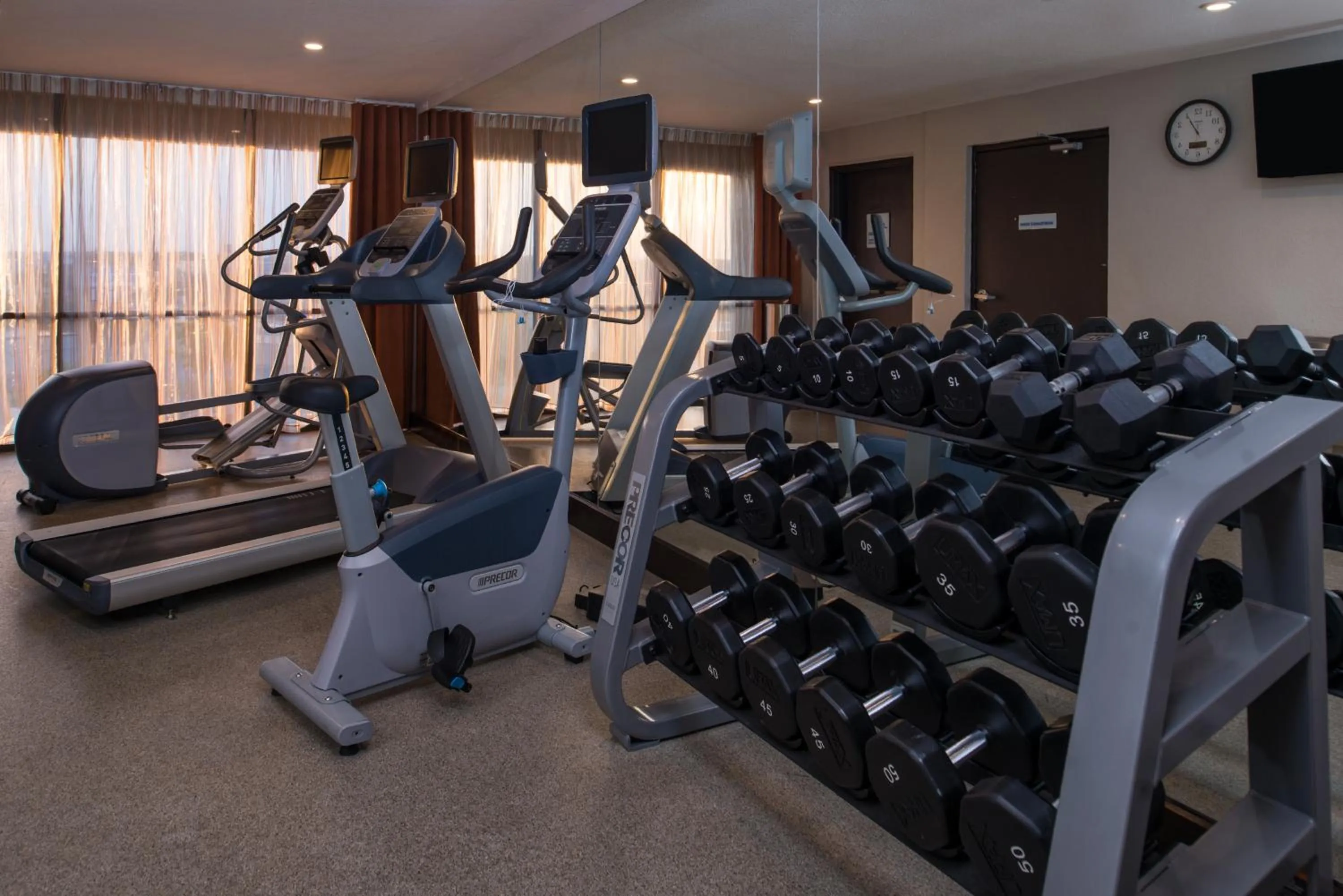 Fitness centre/facilities in Holiday Inn Express & Suites San Antonio Medical - Six Flags by IHG