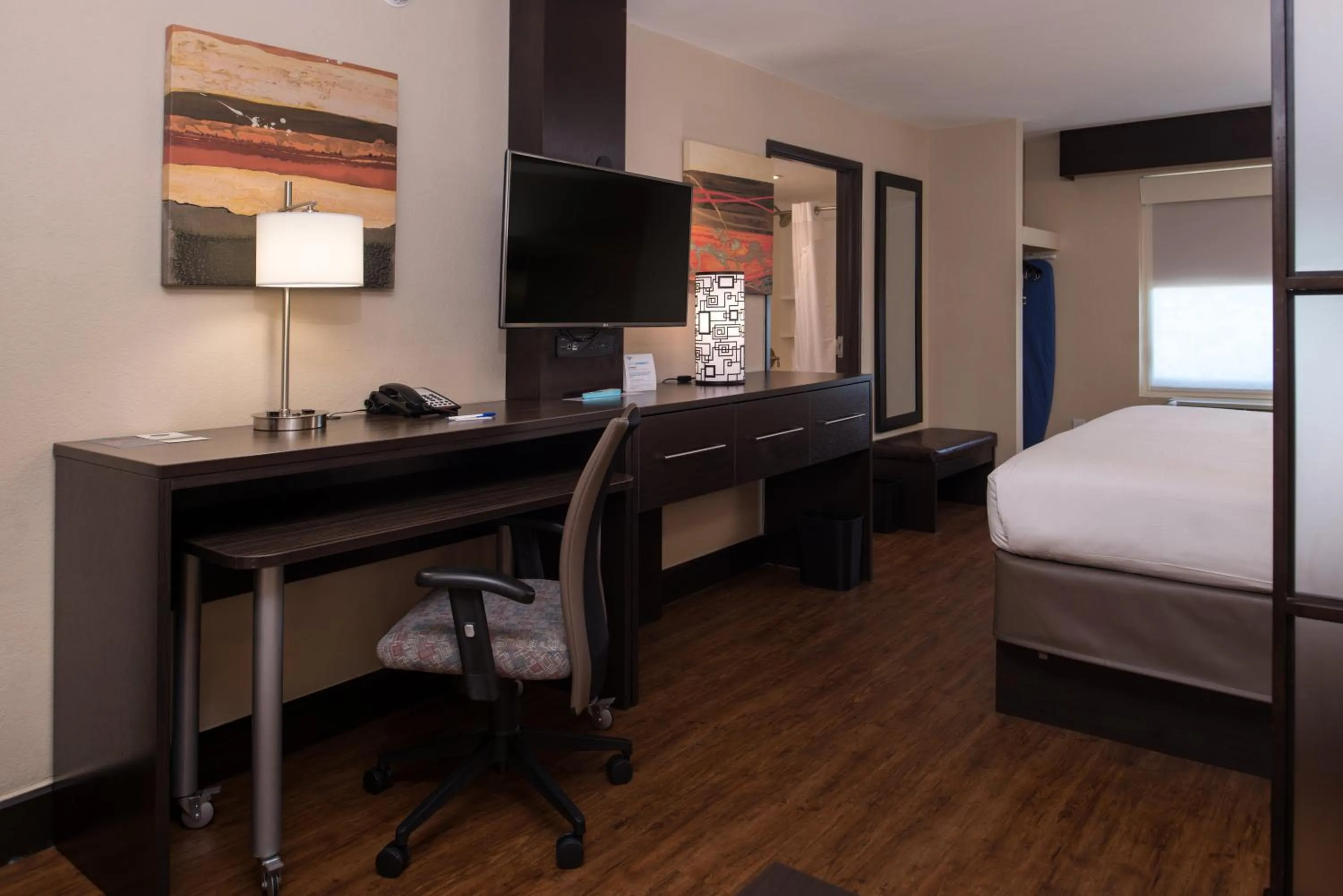 Photo of the whole room, Bed in Holiday Inn Express & Suites San Antonio Medical - Six Flags by IHG