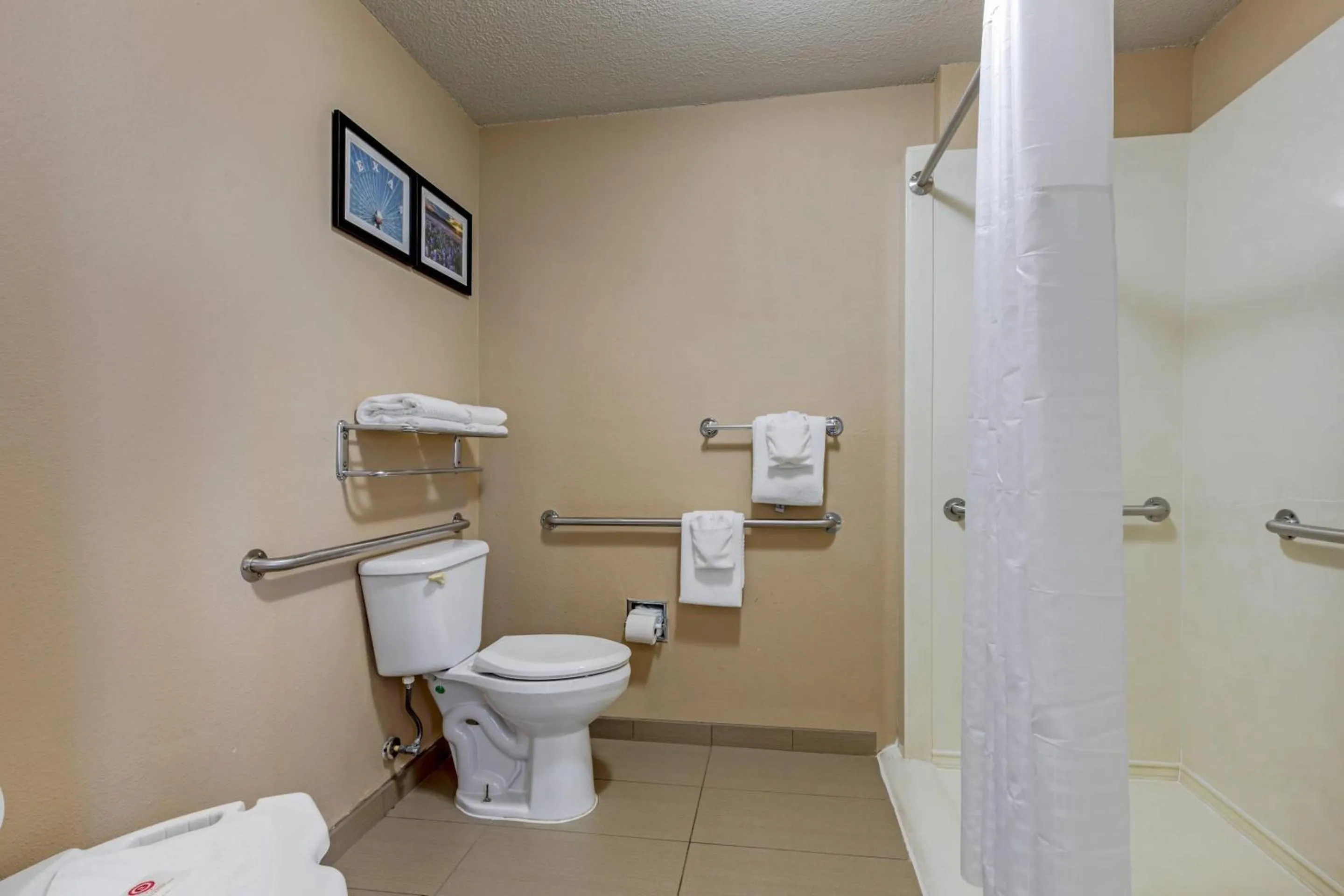 Bedroom in Comfort Suites Waco North - Near University Area