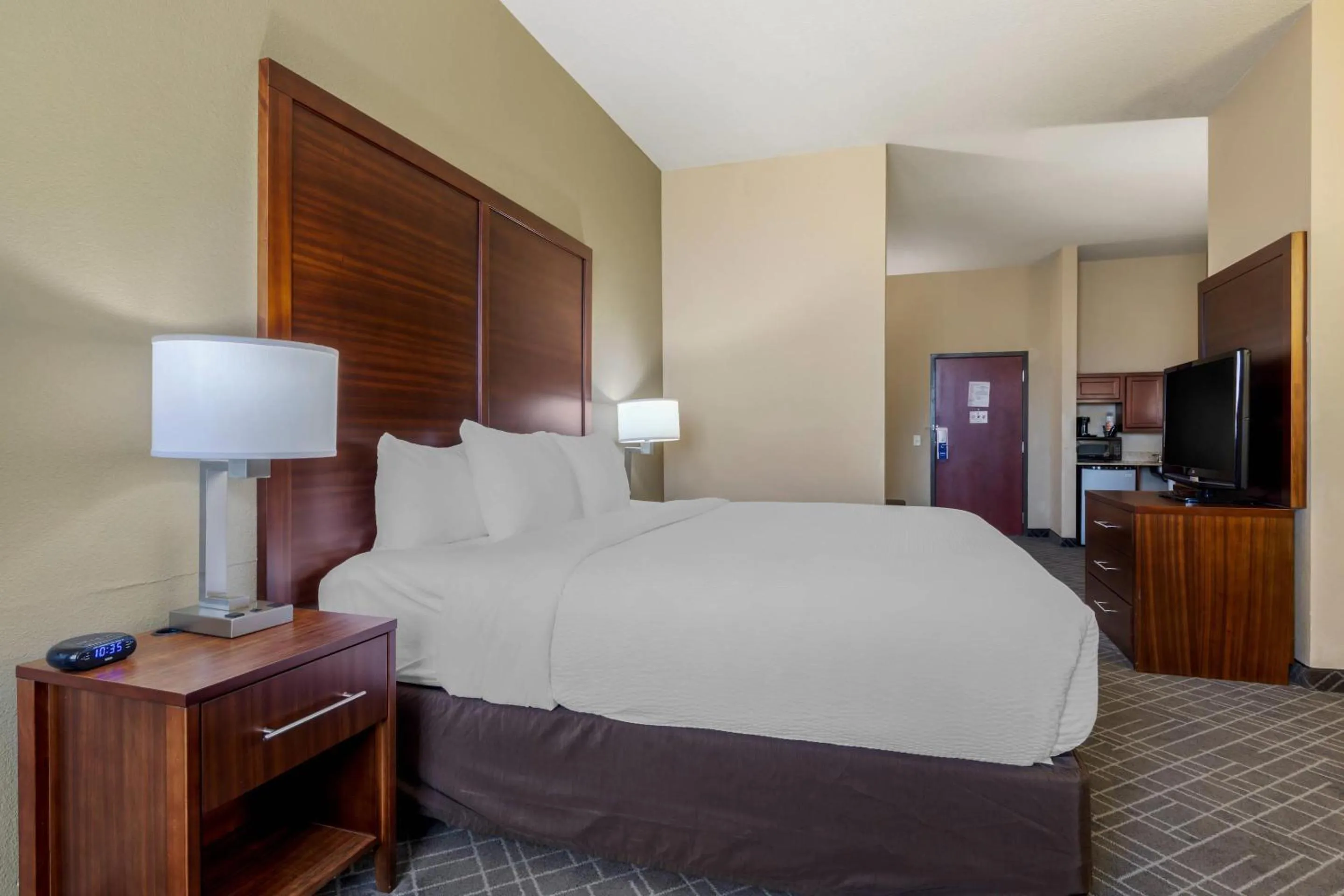 Bedroom, Bed in Comfort Suites Waco North - Near University Area