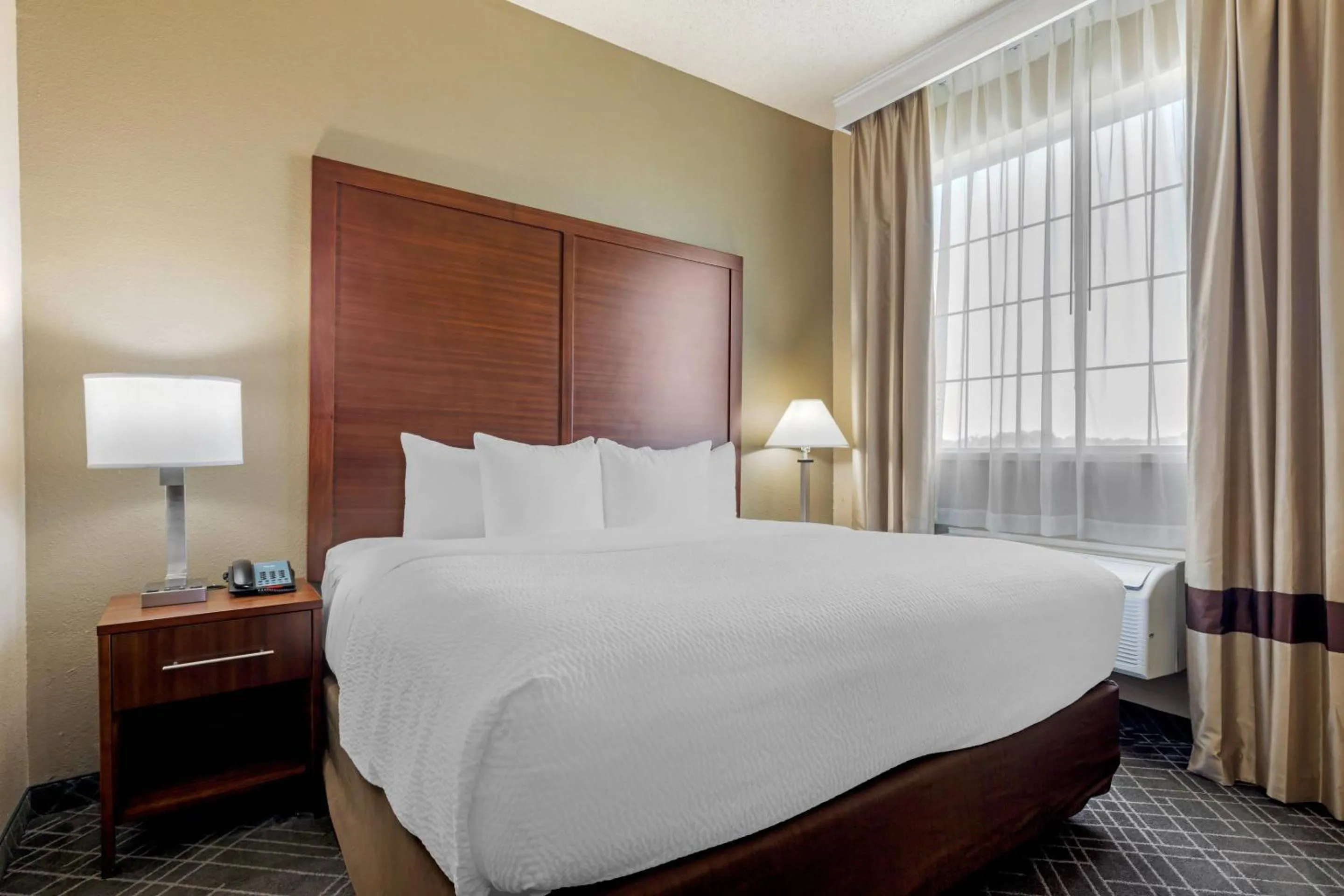 Bedroom, Bed in Comfort Suites Waco North - Near University Area