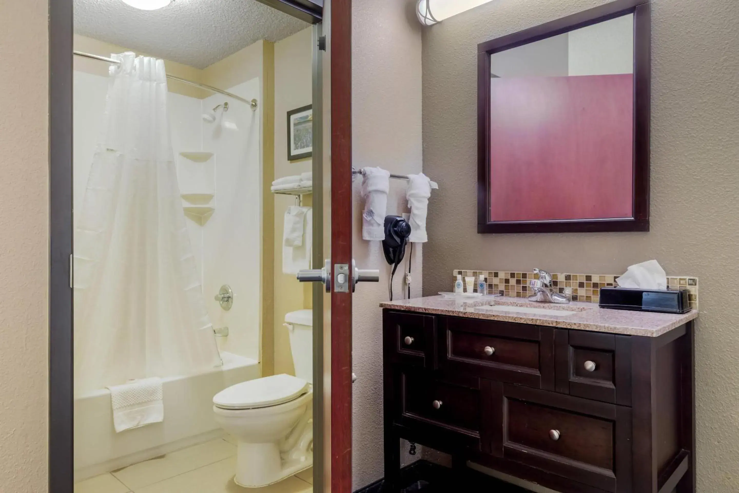 Bedroom in Comfort Suites Waco North - Near University Area Bedroom in Comfort Suites Waco North - Near University Area