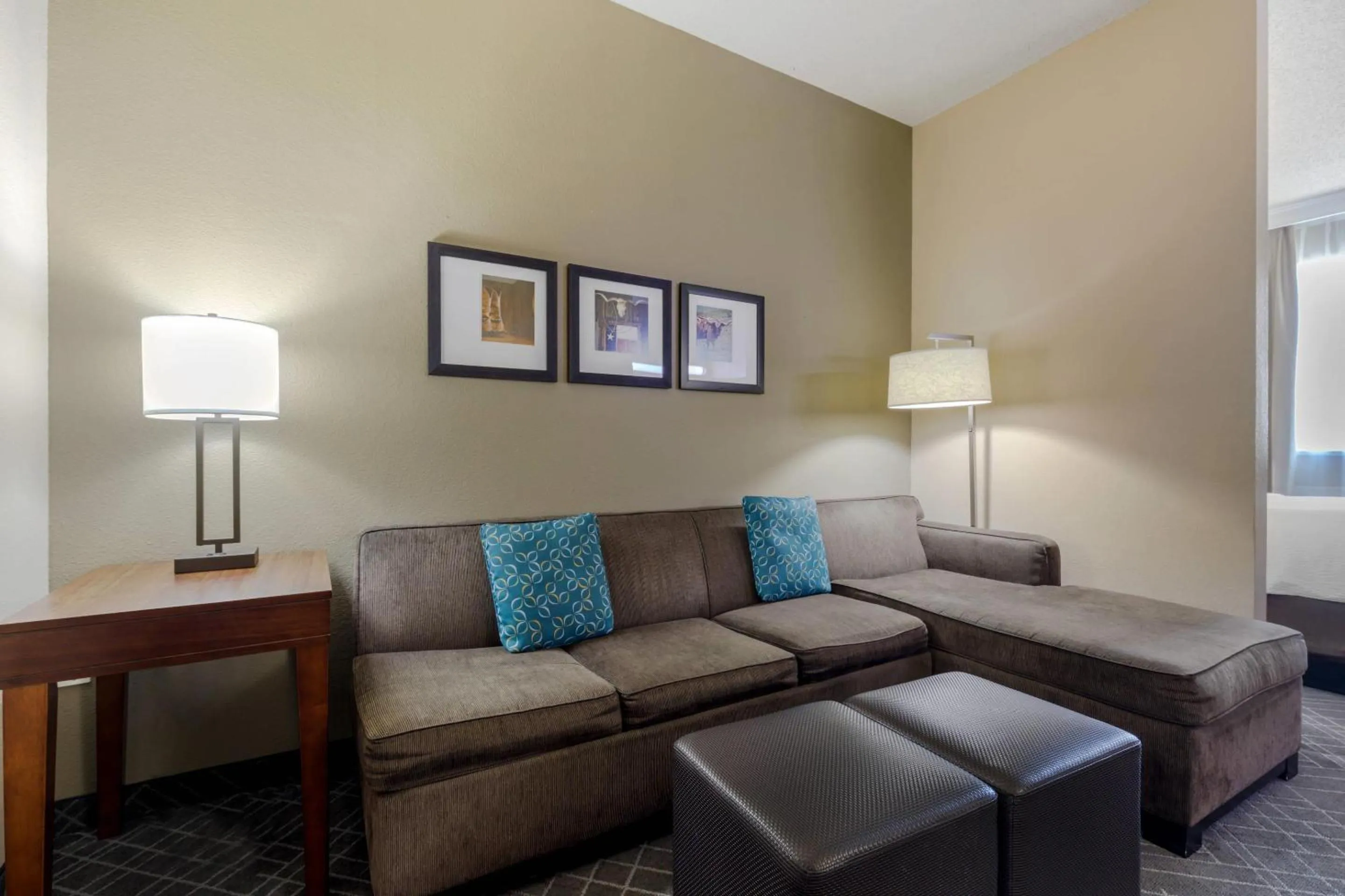 Bedroom in Comfort Suites Waco North - Near University Area