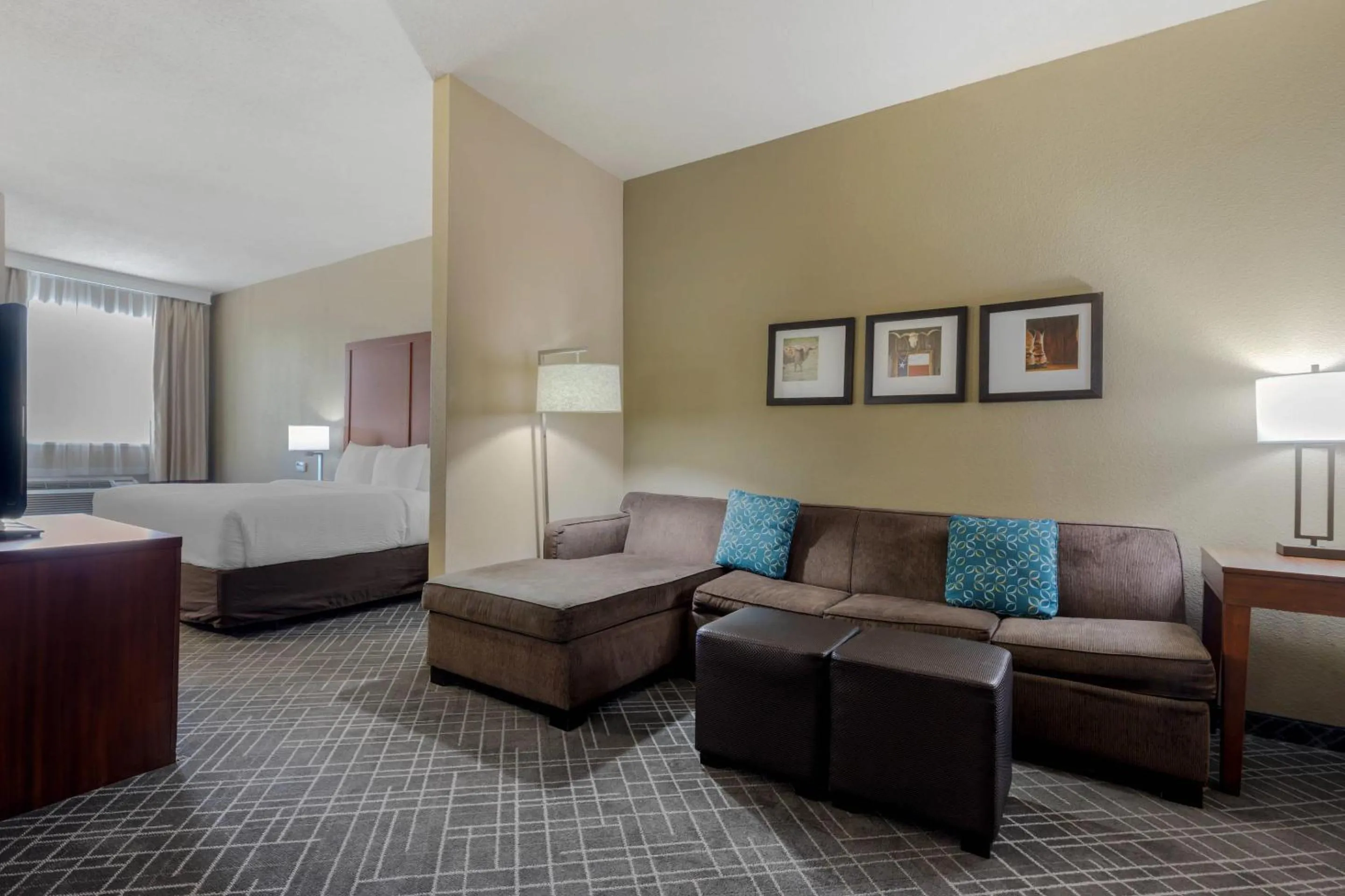 Bedroom, Bed in Comfort Suites Waco North - Near University Area