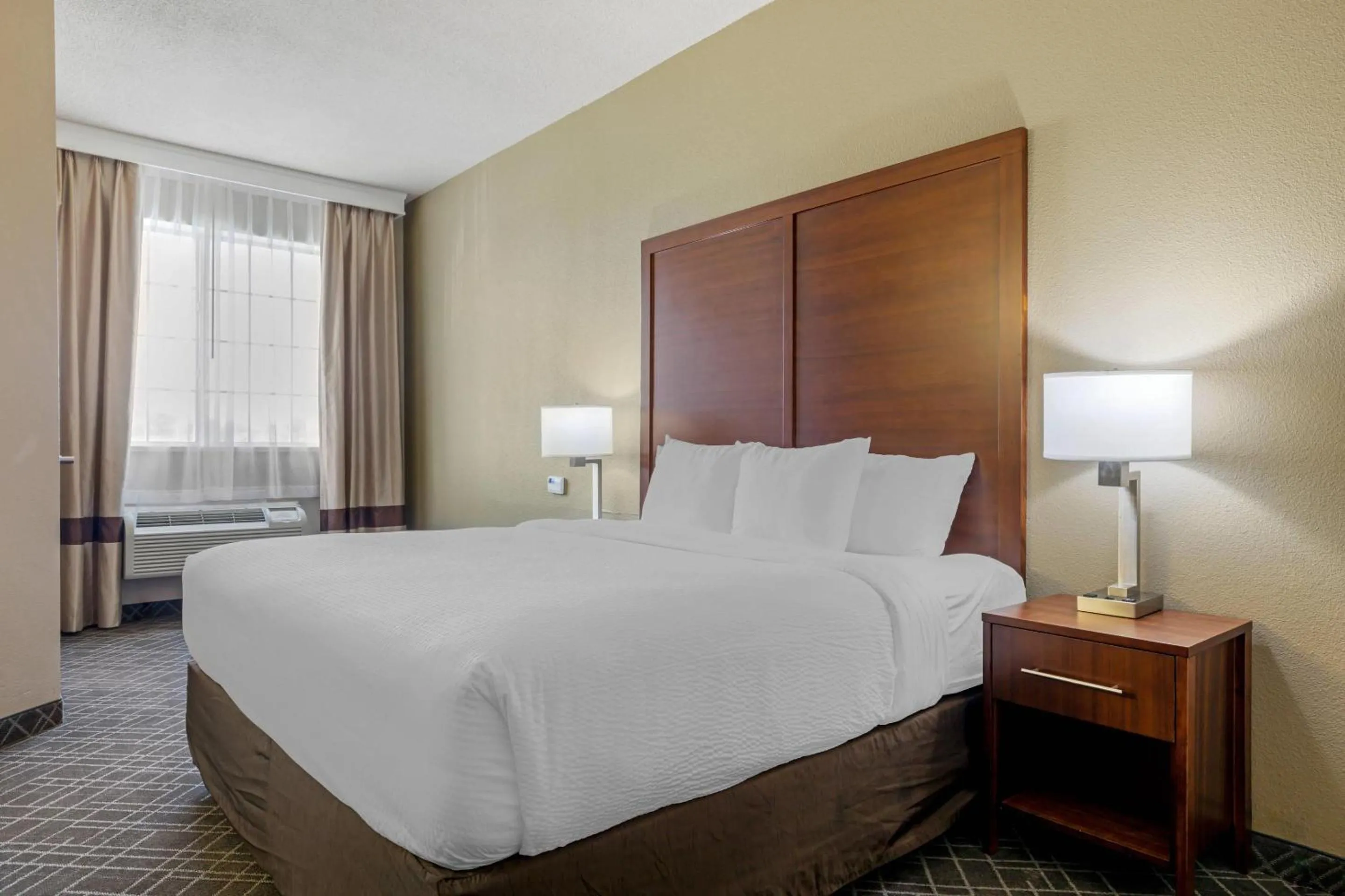 Bedroom, Bed in Comfort Suites Waco North - Near University Area