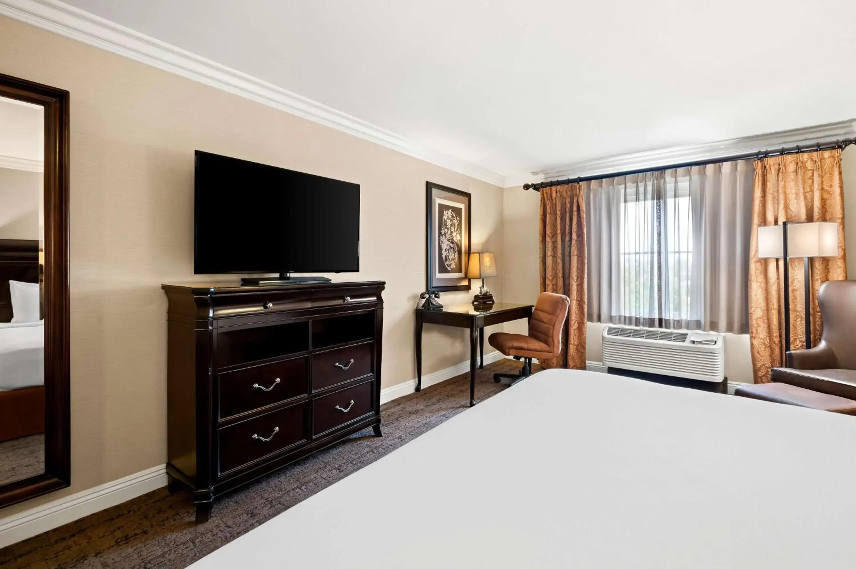 King Room - Non-Smoking in Best Western Ontario Mills Mall King Room - Non-Smoking in Best Western Ontario Mills Mall