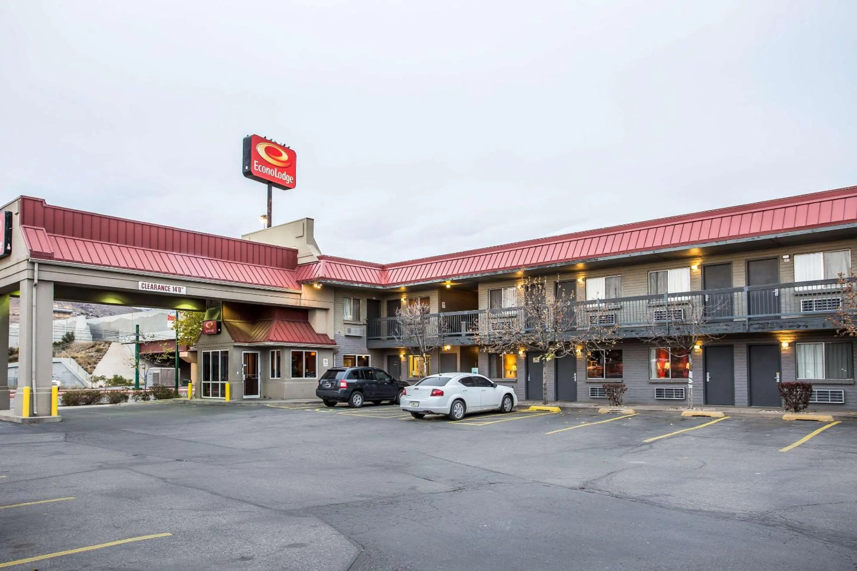 Property building in Econo Lodge Downtown
