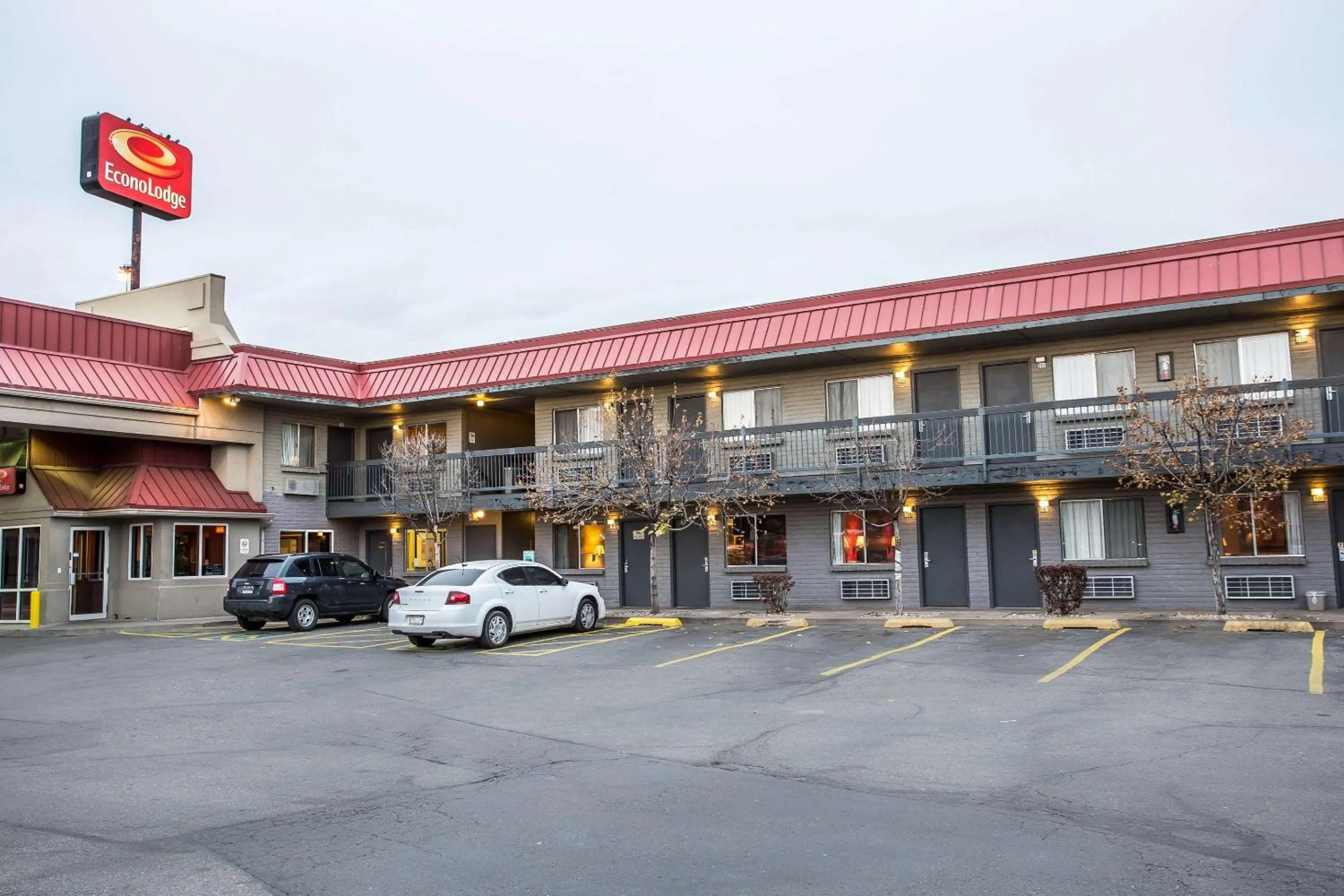 Property building in Econo Lodge Downtown
