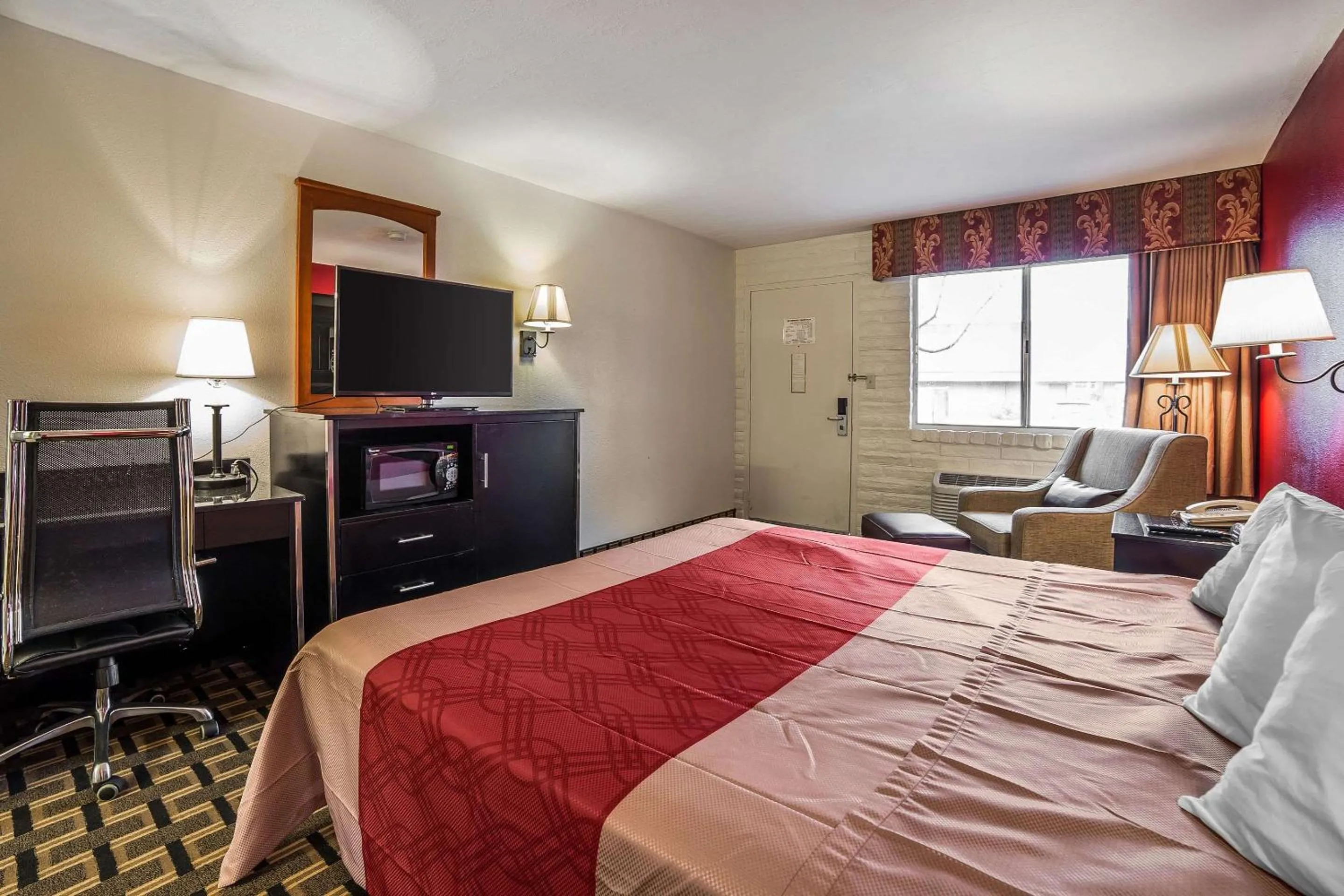 Photo of the whole room in Econo Lodge Downtown