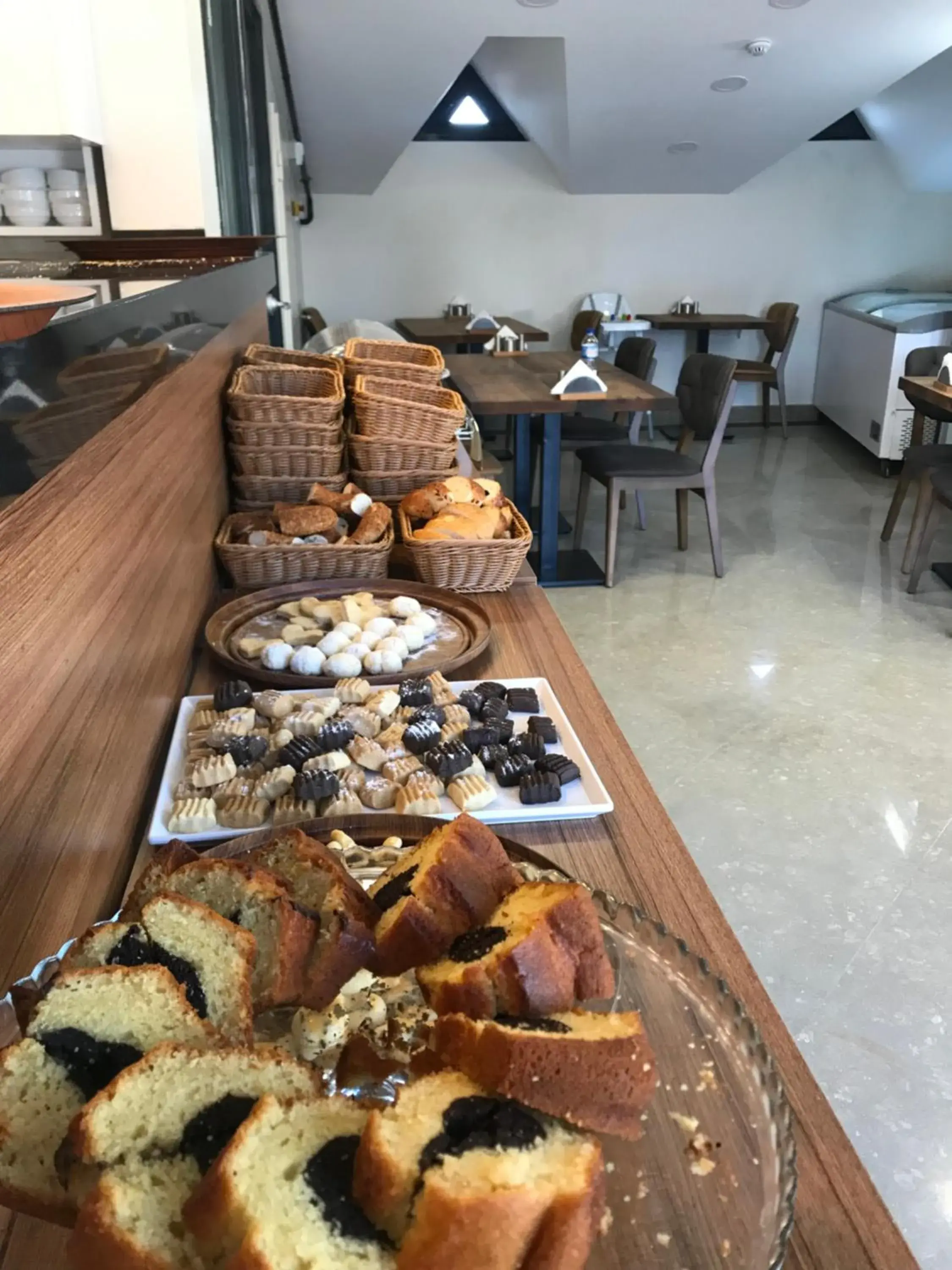 Food and drinks in Eliza Hotel Food and drinks in Eliza Hotel