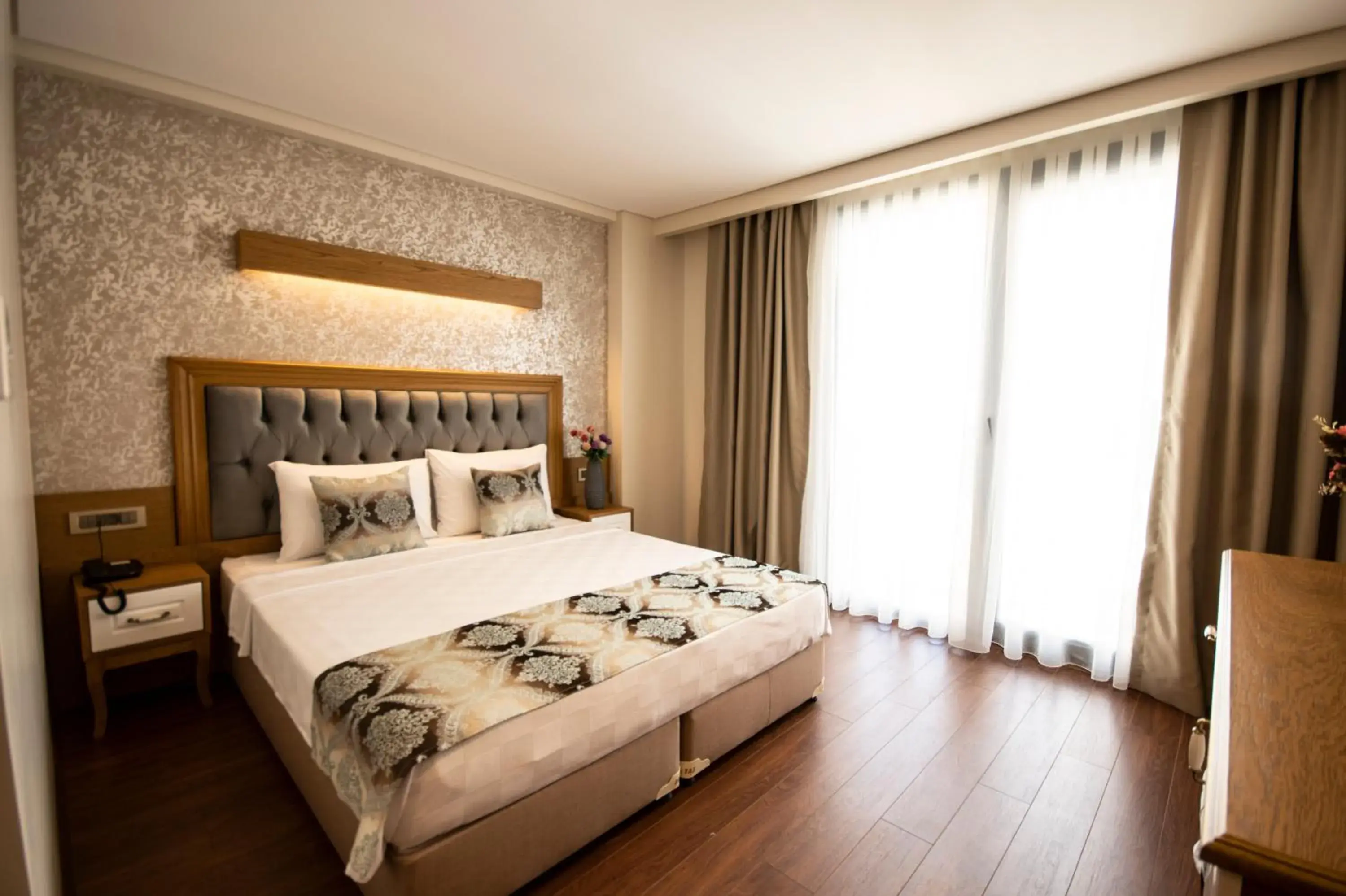 Bed in Eliza Hotel Bed in Eliza Hotel