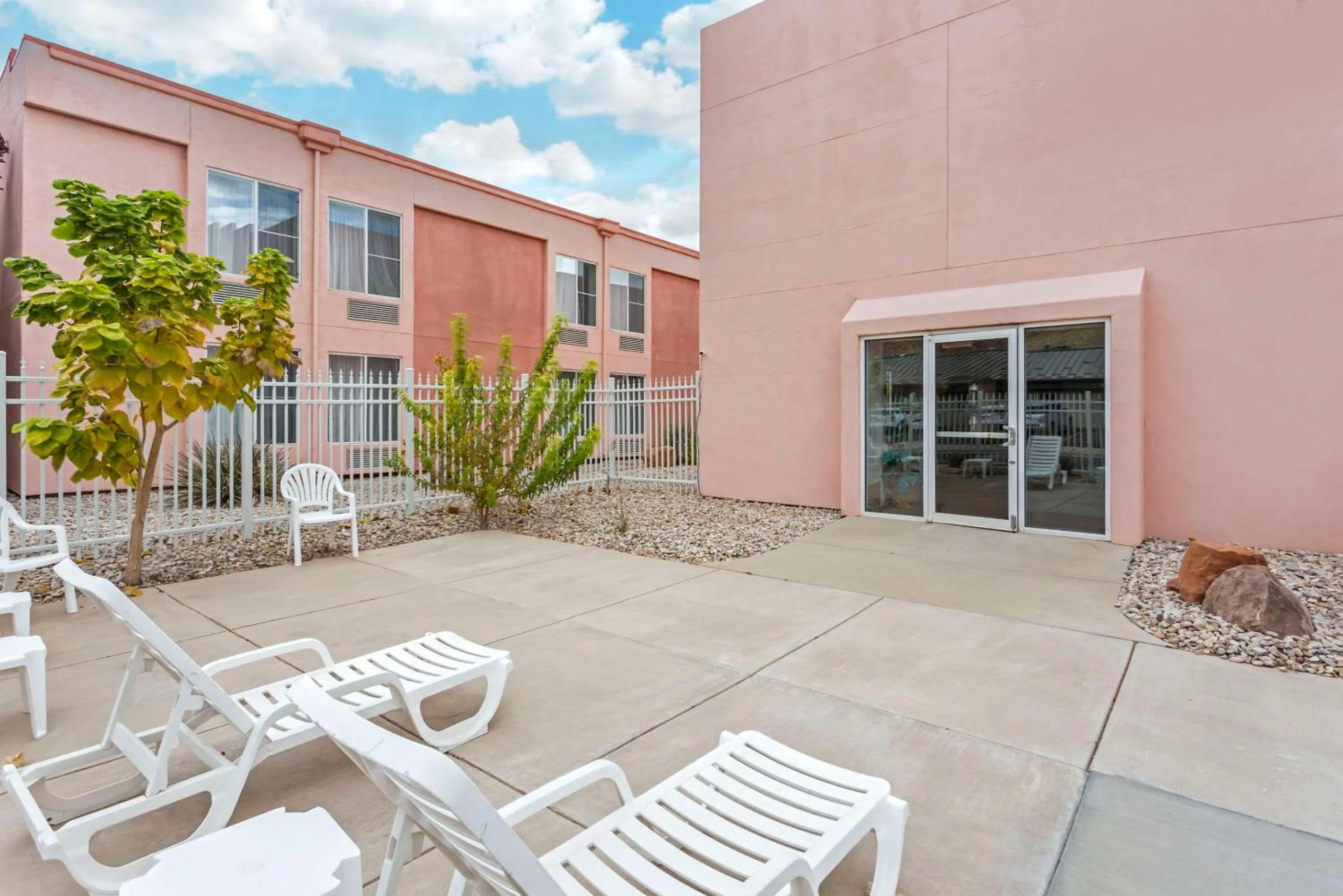 Swimming pool in Quality Suites Moab near Arches National Park