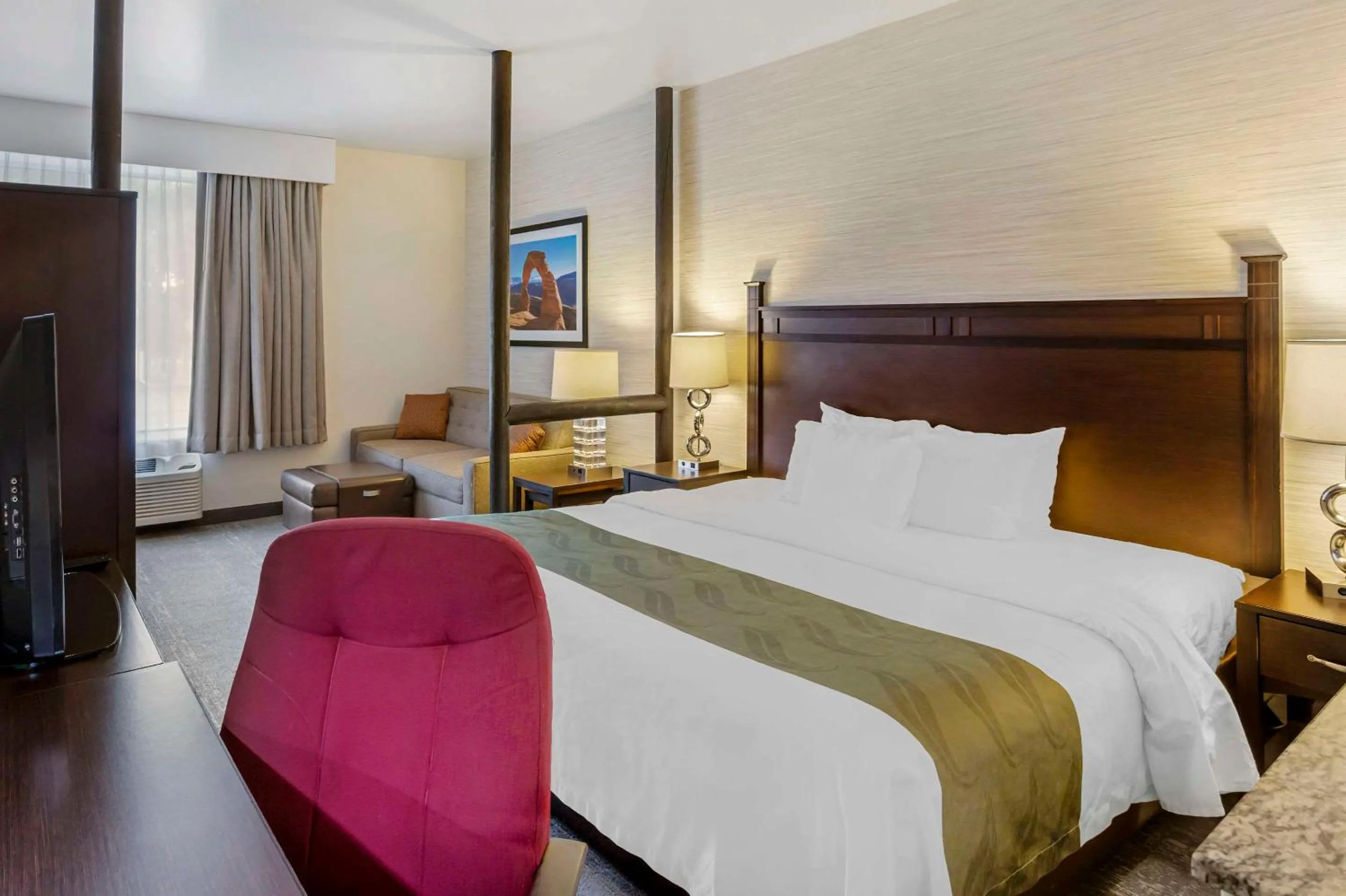 Bedroom, Bed in Quality Suites Moab near Arches National Park
