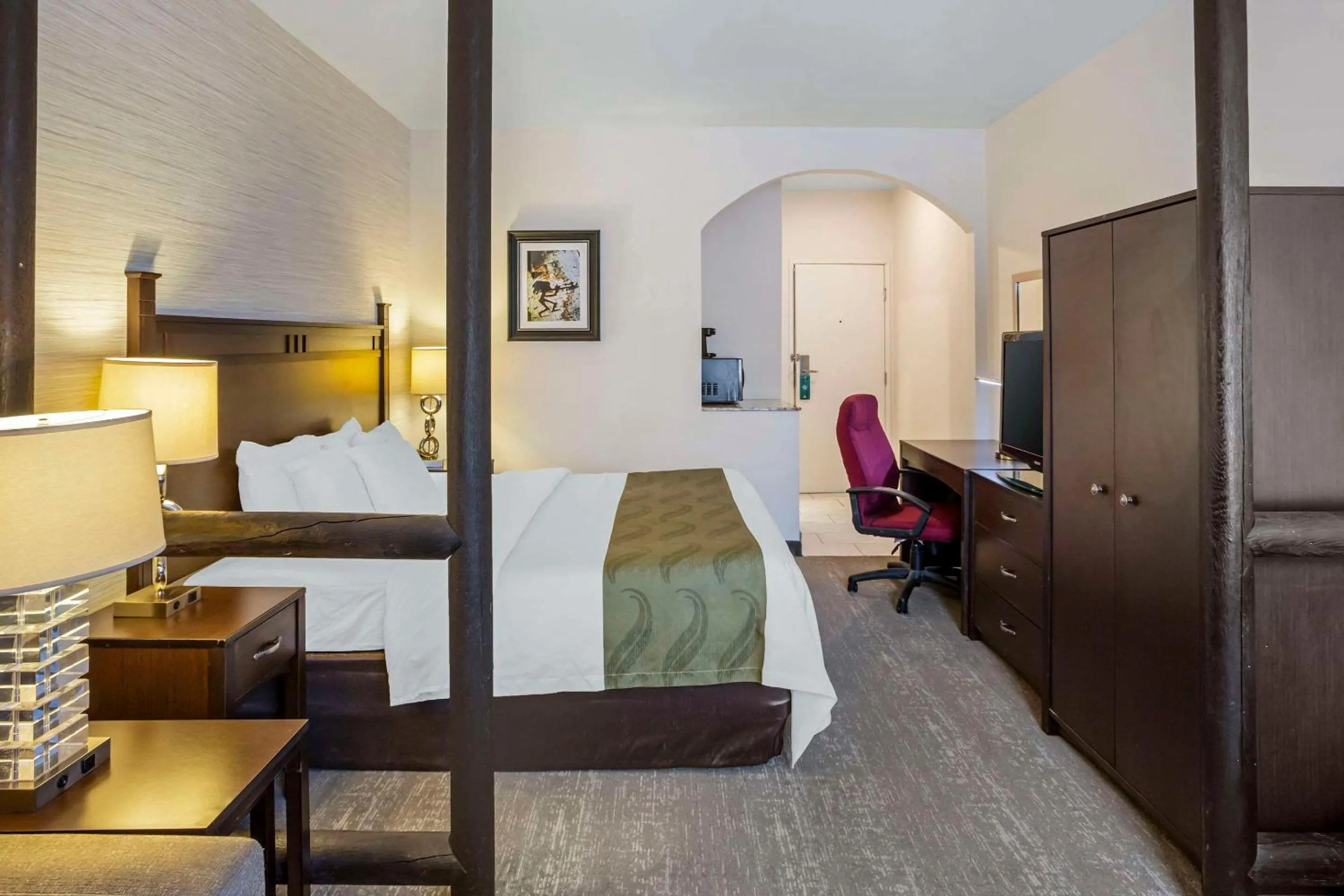 Bedroom, Bed in Quality Suites Moab near Arches National Park