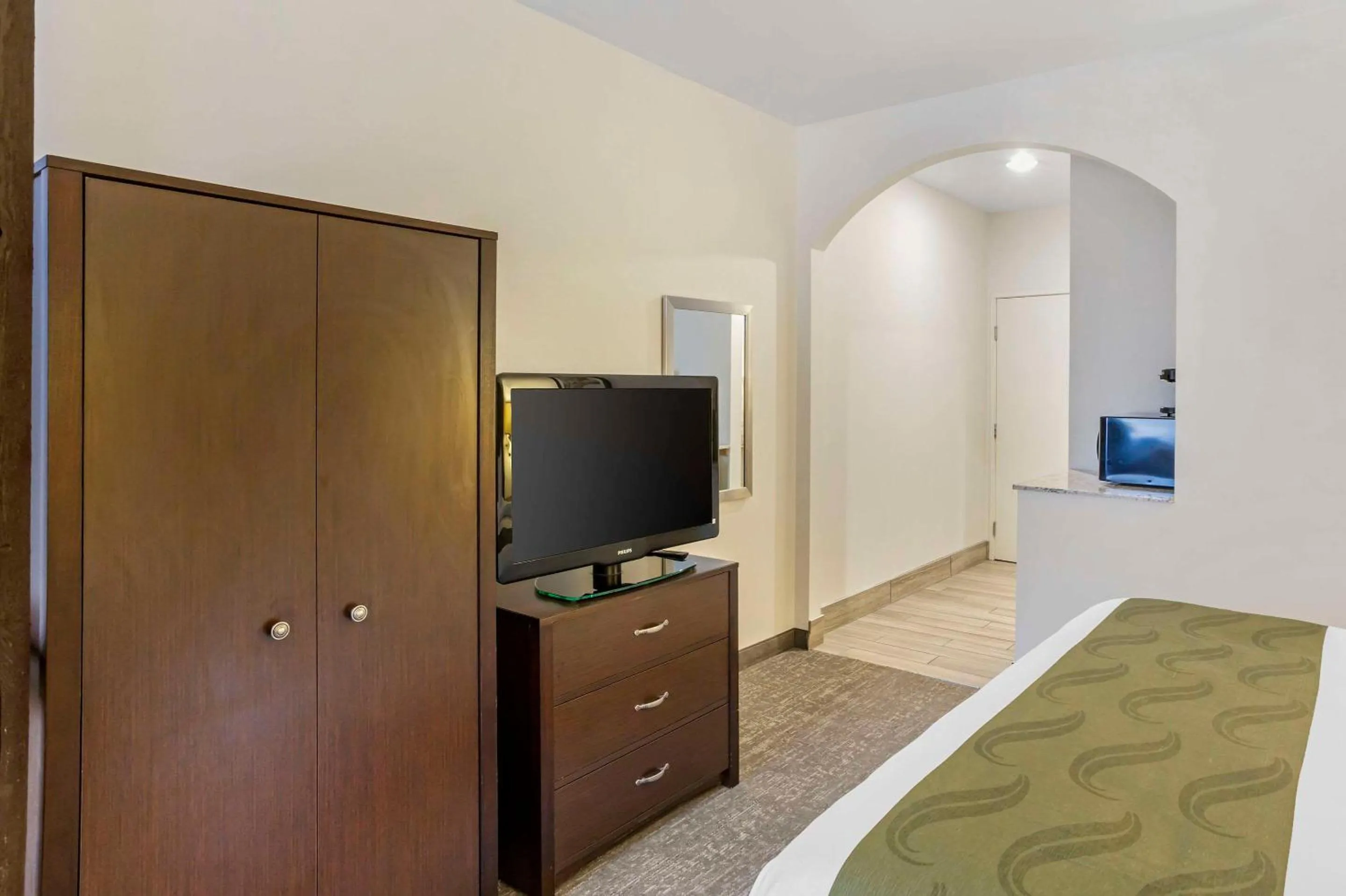 Bedroom, Bed in Quality Suites Moab near Arches National Park