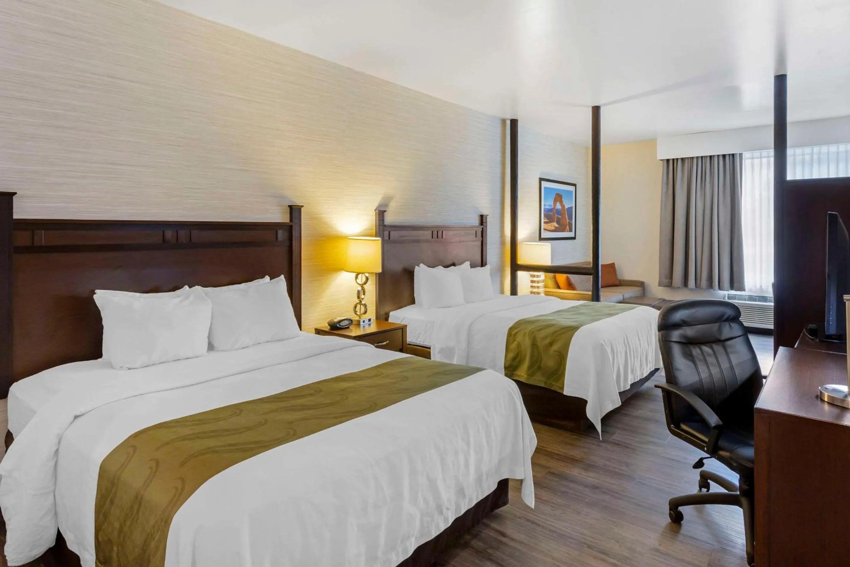 Bedroom, Bed in Quality Suites Moab near Arches National Park