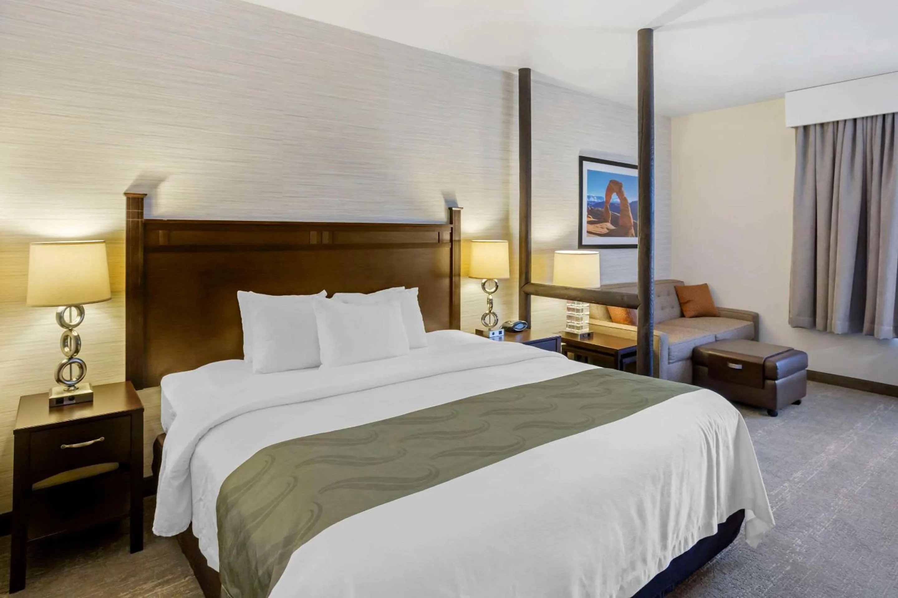 Bedroom, Bed in Quality Suites Moab near Arches National Park