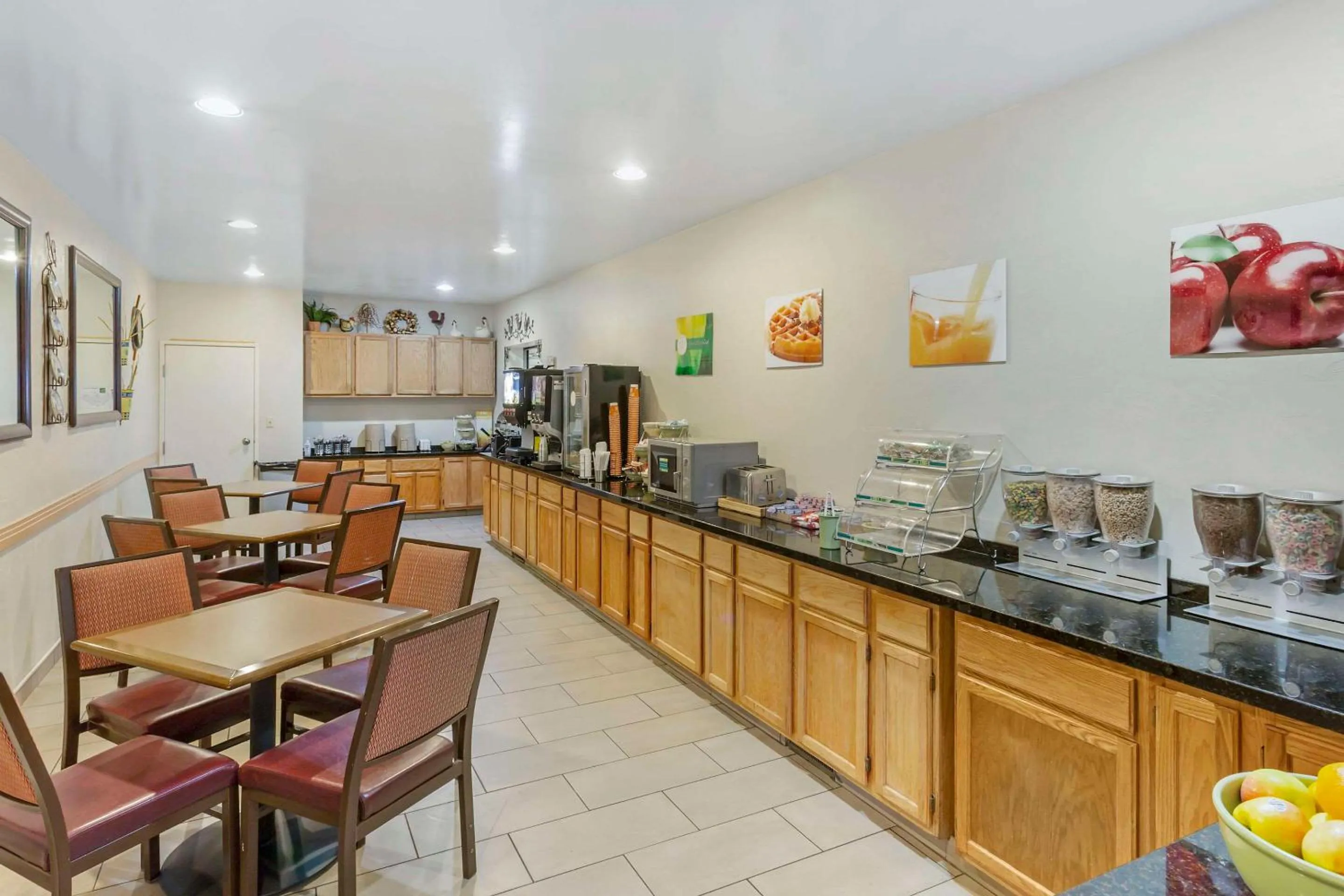 Breakfast in Quality Suites Moab near Arches National Park