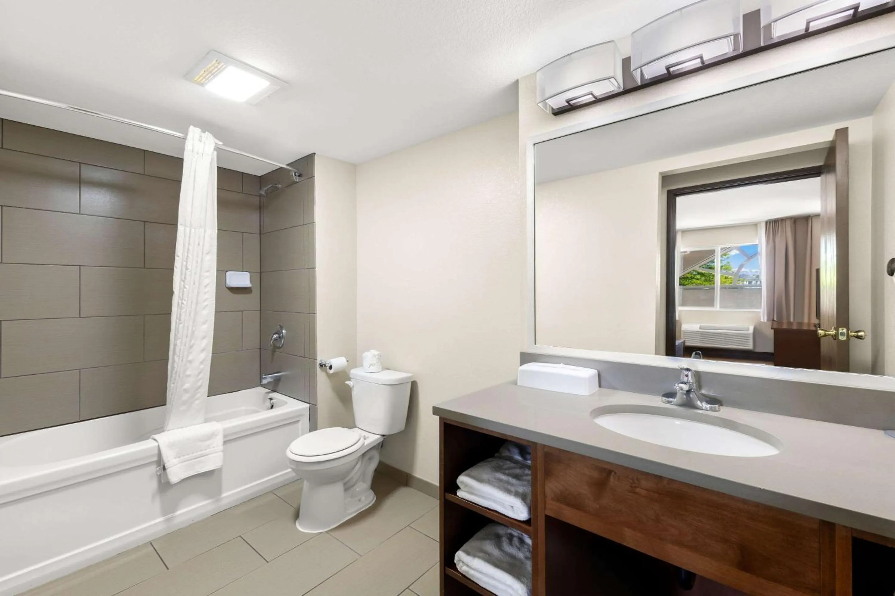 Bedroom in Comfort Inn Layton - Salt Lake City