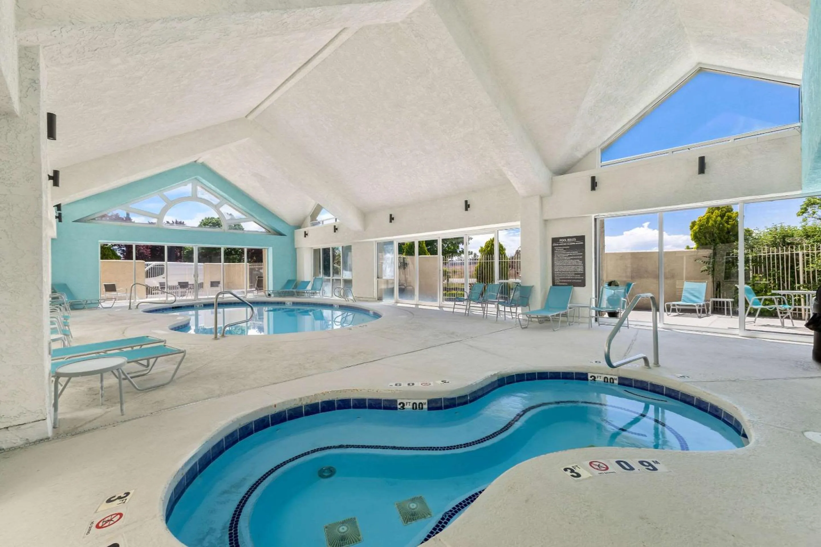Swimming pool in Comfort Inn Layton - Salt Lake City