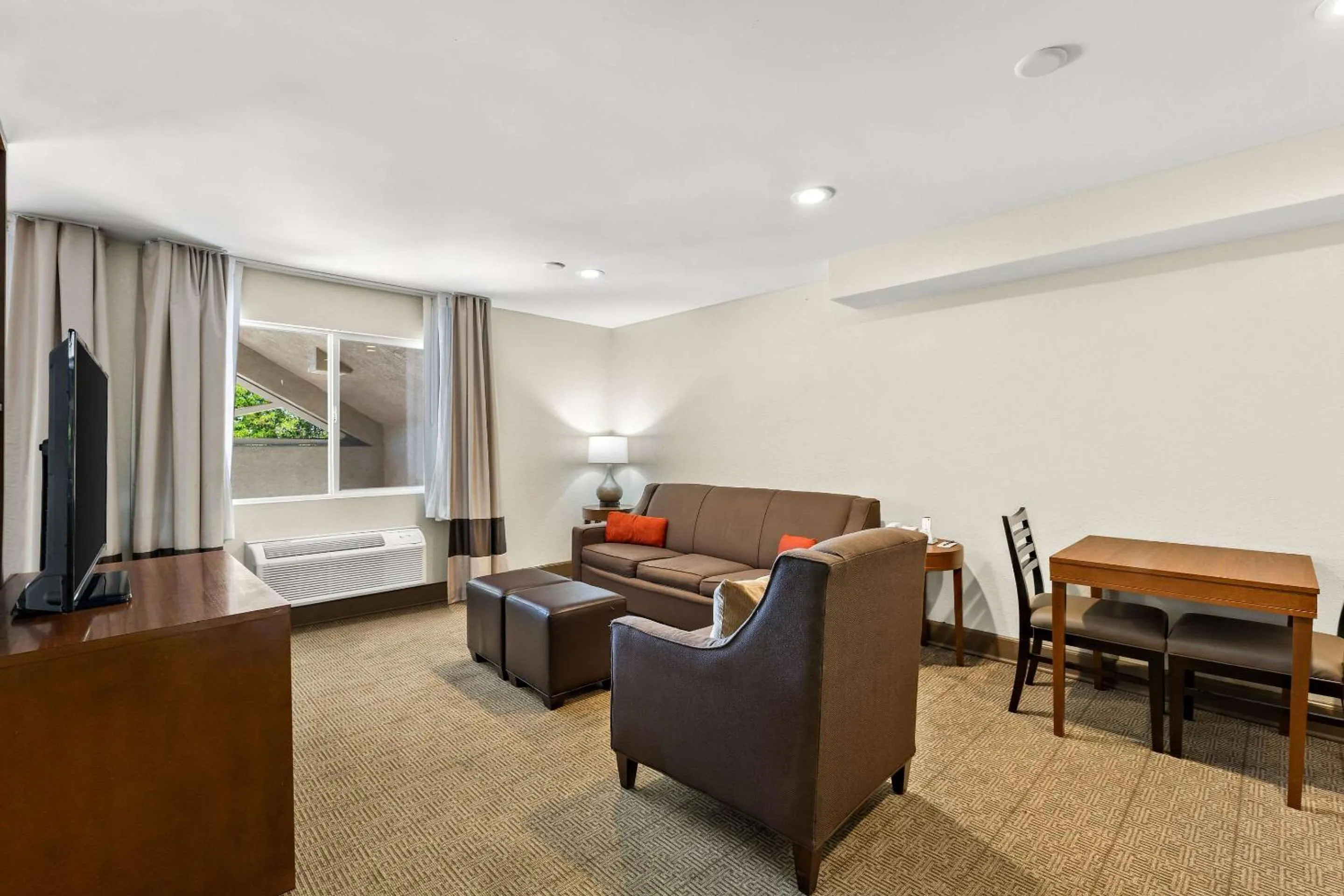 Bedroom in Comfort Inn Layton - Salt Lake City