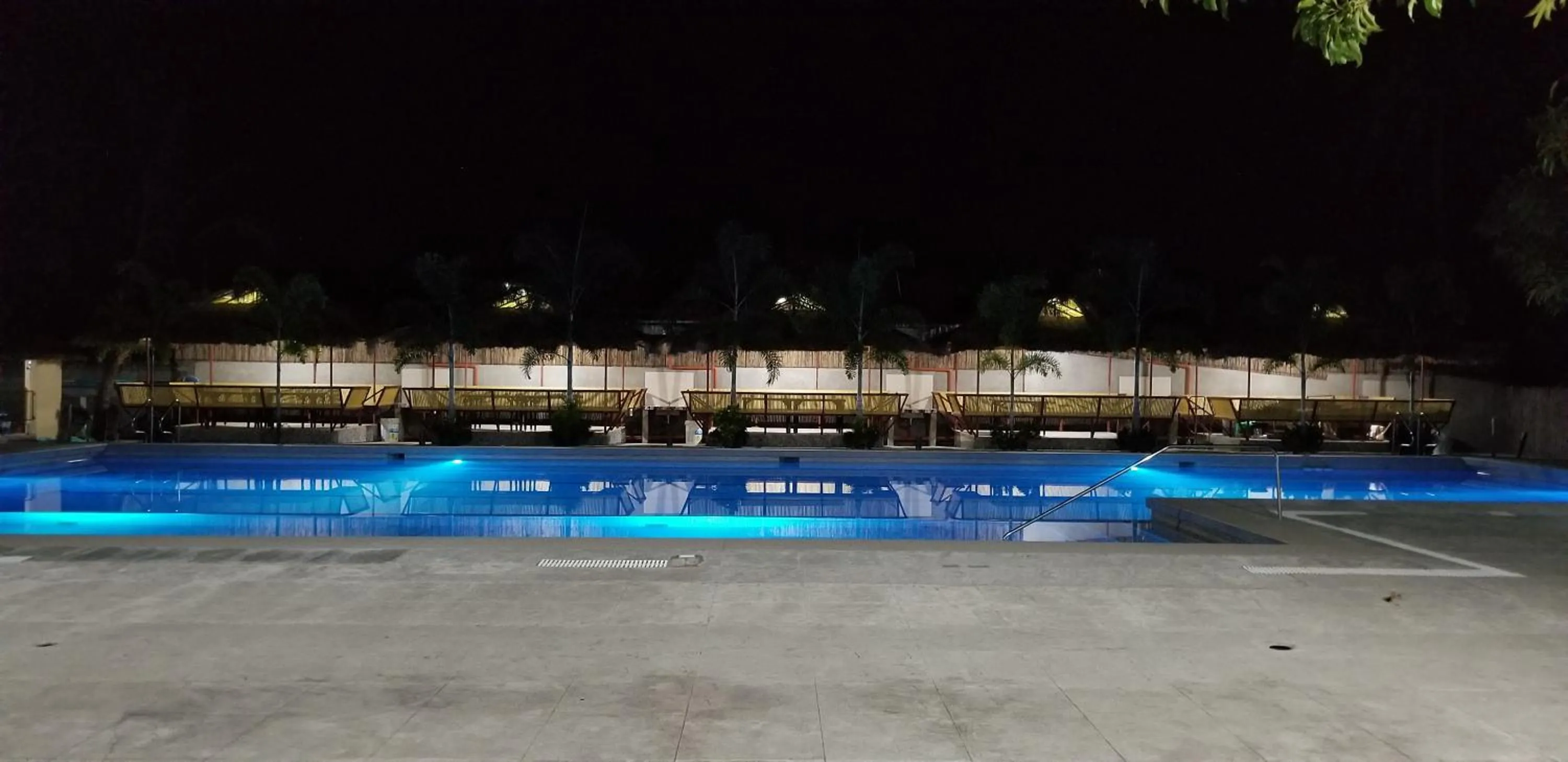Swimming pool in Buenavista Family Inn