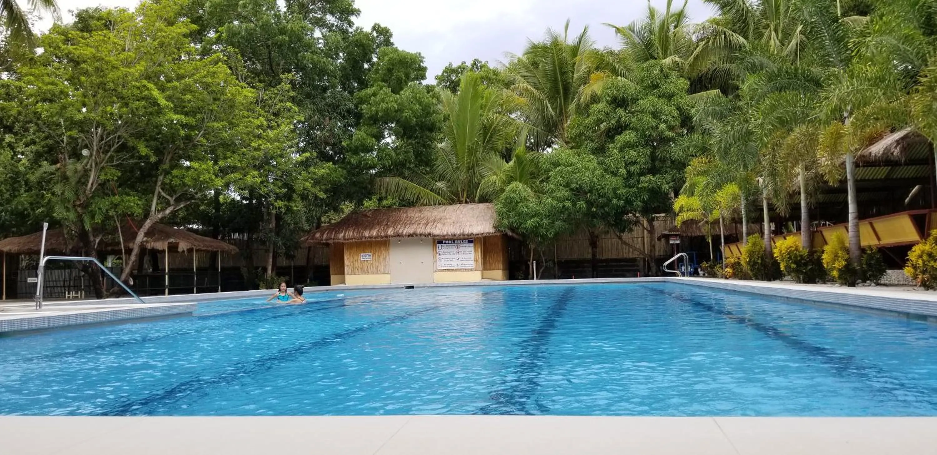 Swimming pool in Buenavista Family Inn