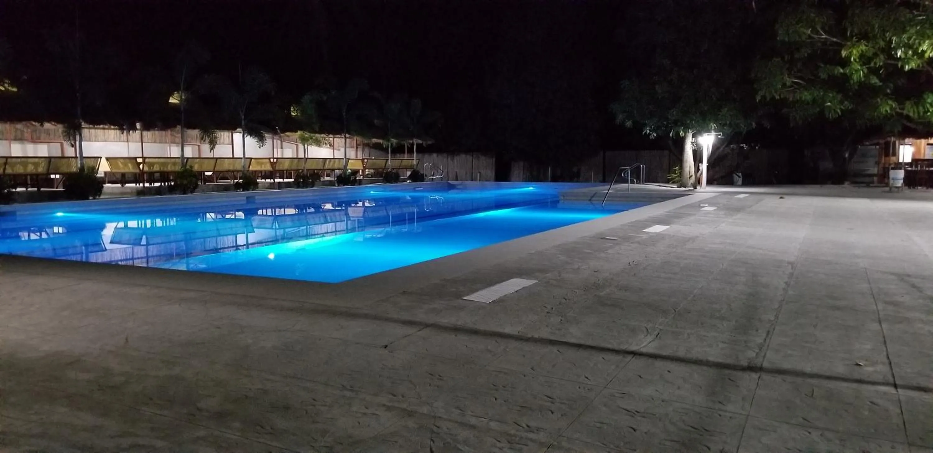Swimming pool in Buenavista Family Inn