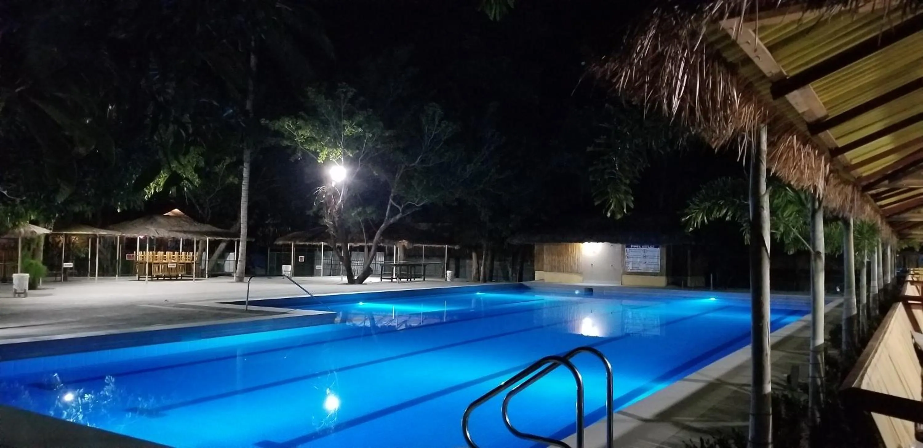Pool view in Buenavista Family Inn