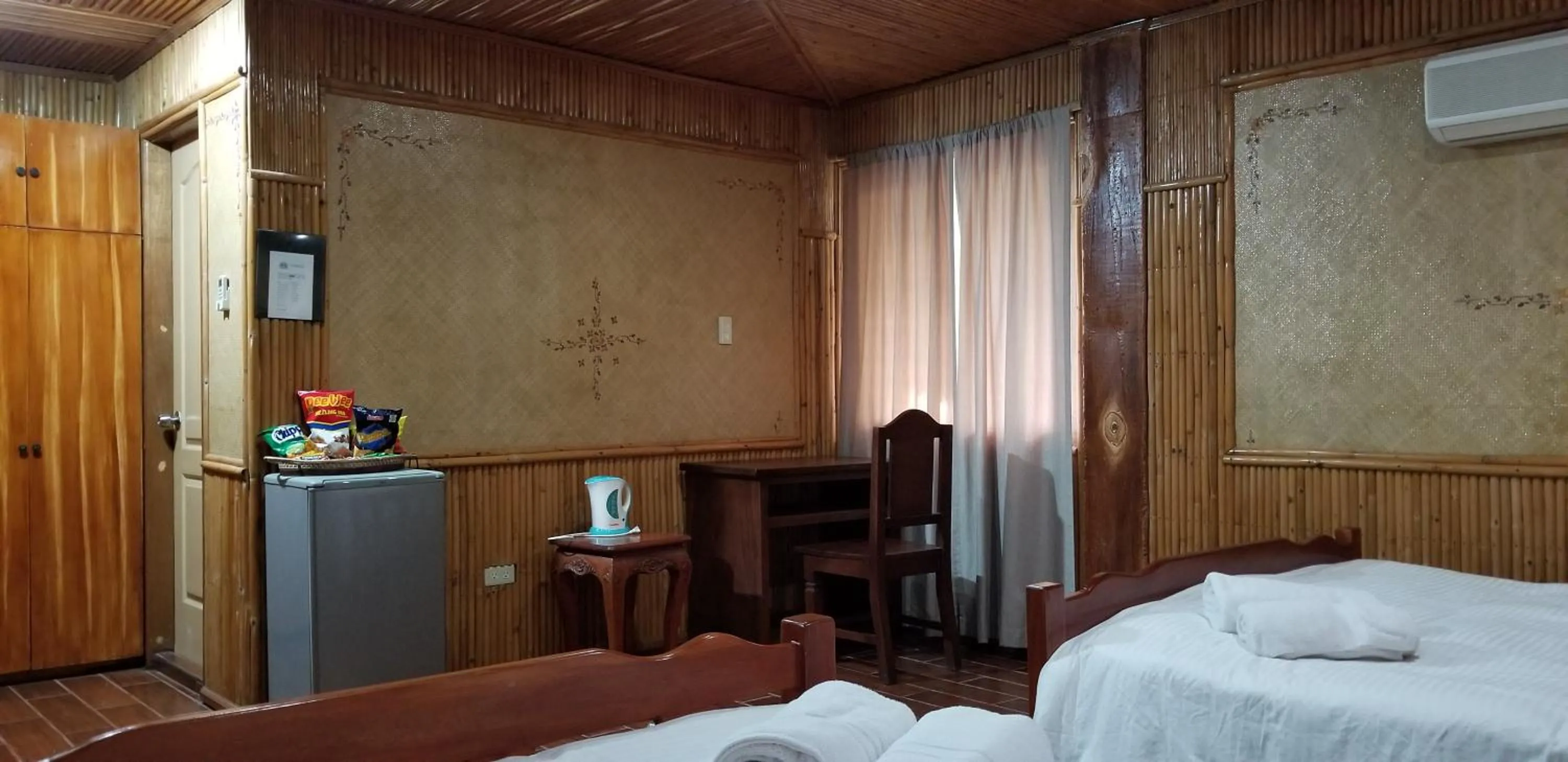 Property building, Bed in Buenavista Family Inn