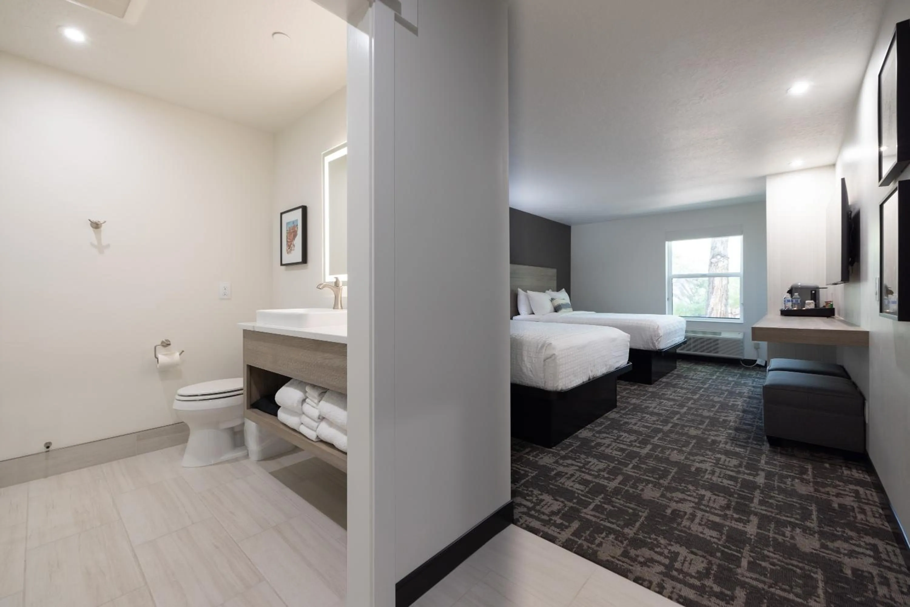 Toilet, Bed in Montclair at Zion