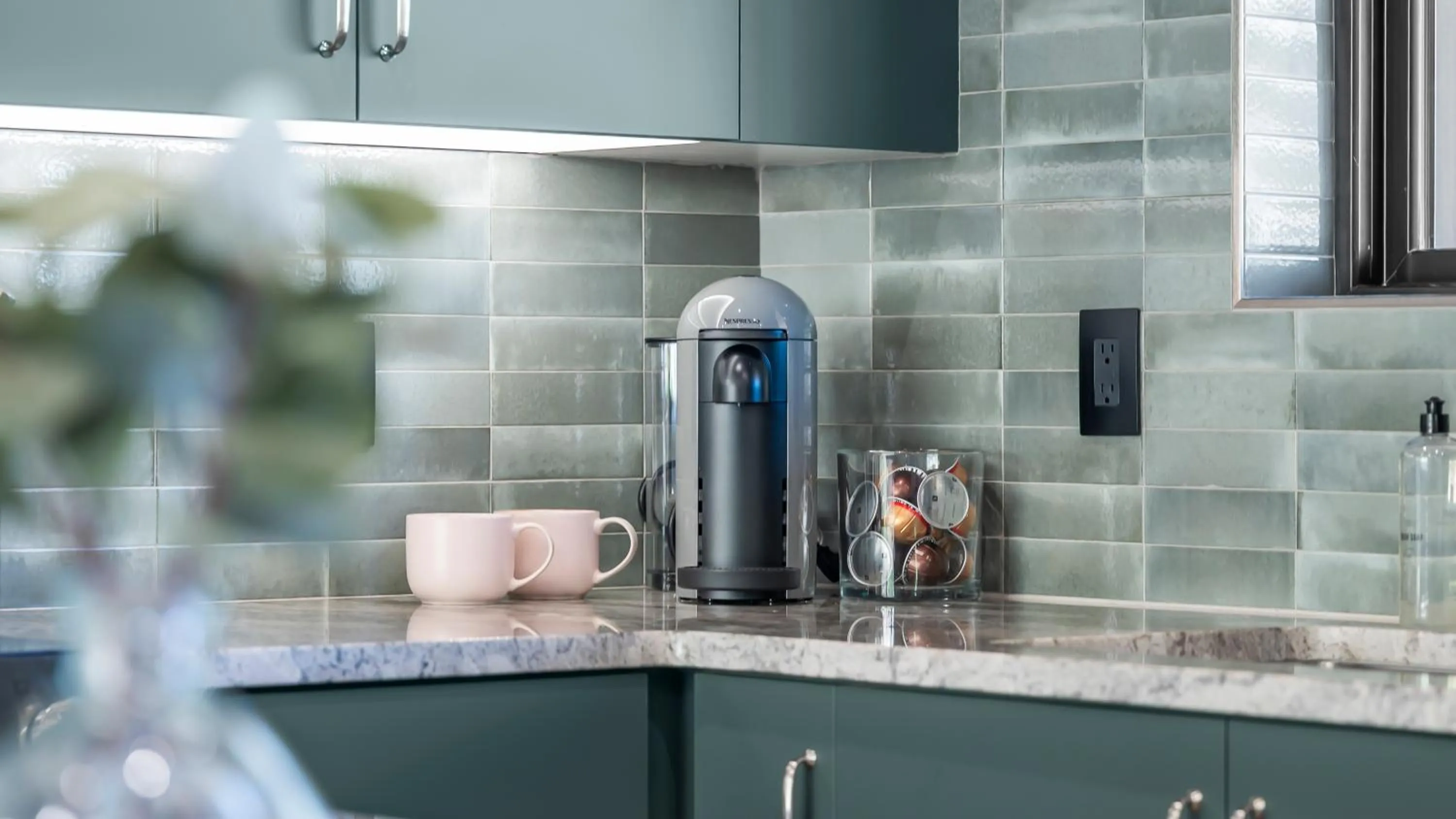 Coffee/tea facilities in Montclair at Zion