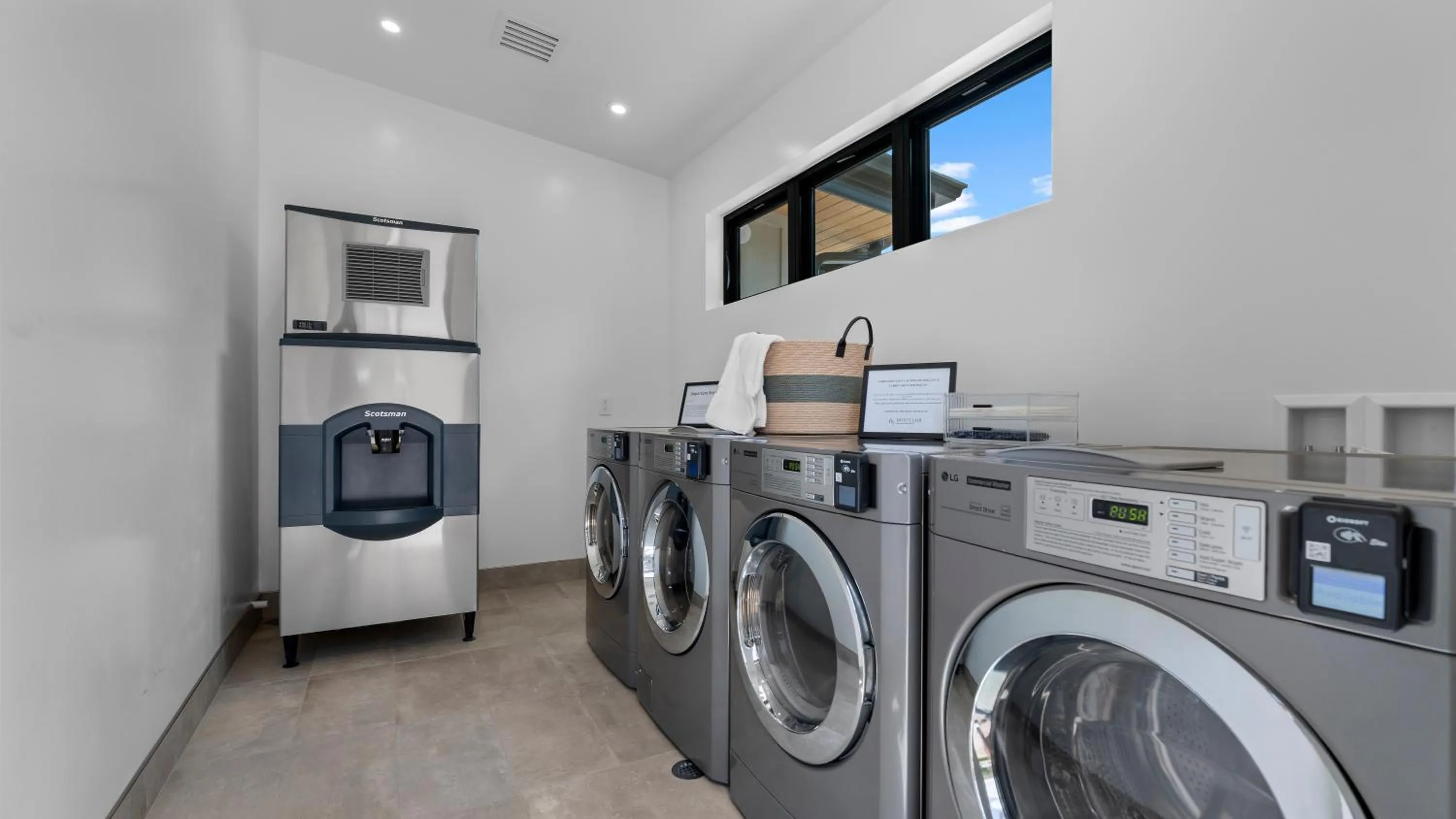 laundry in Montclair at Zion