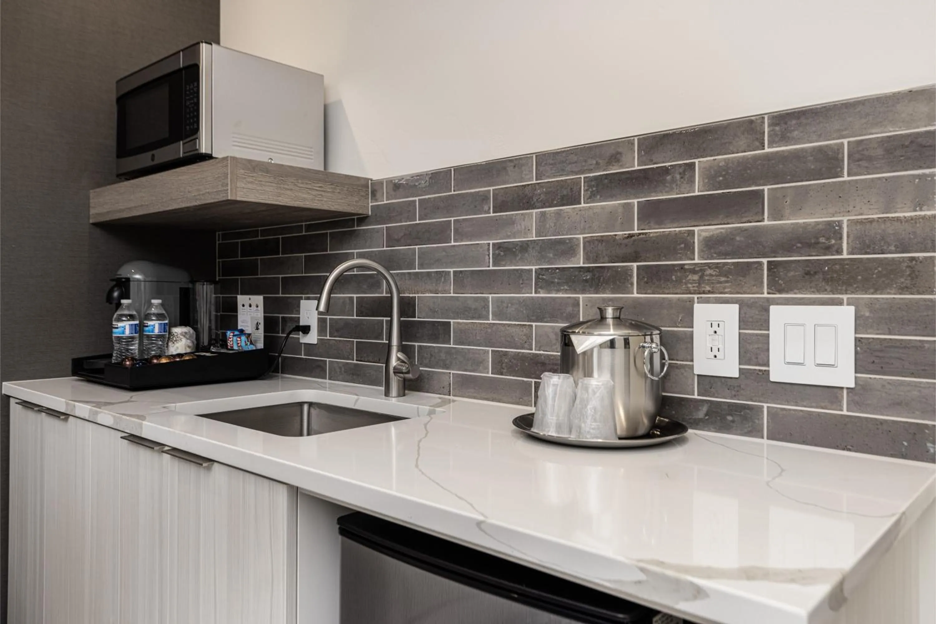 Coffee/tea facilities in Montclair at Zion