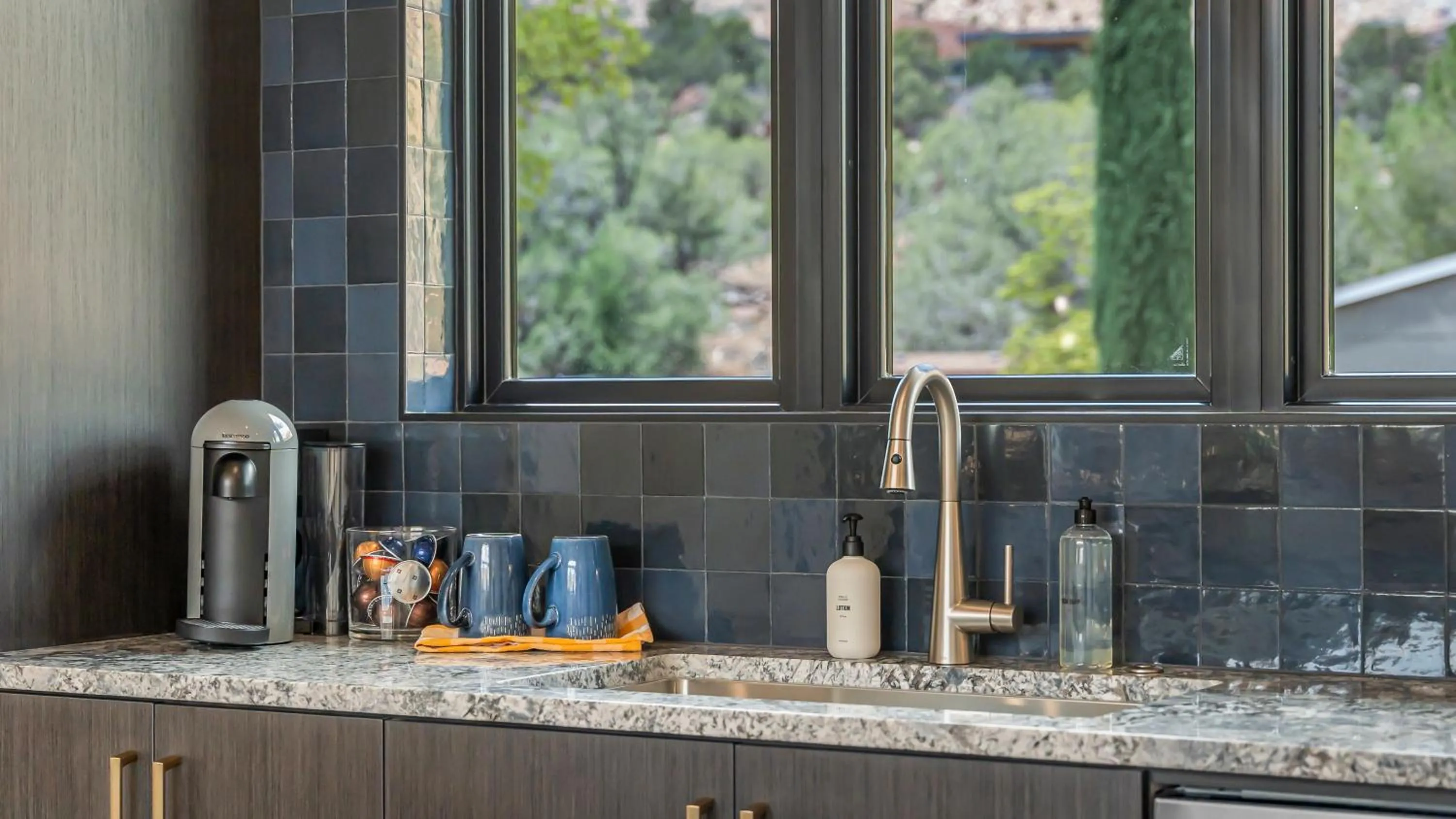 Coffee/tea facilities in Montclair at Zion