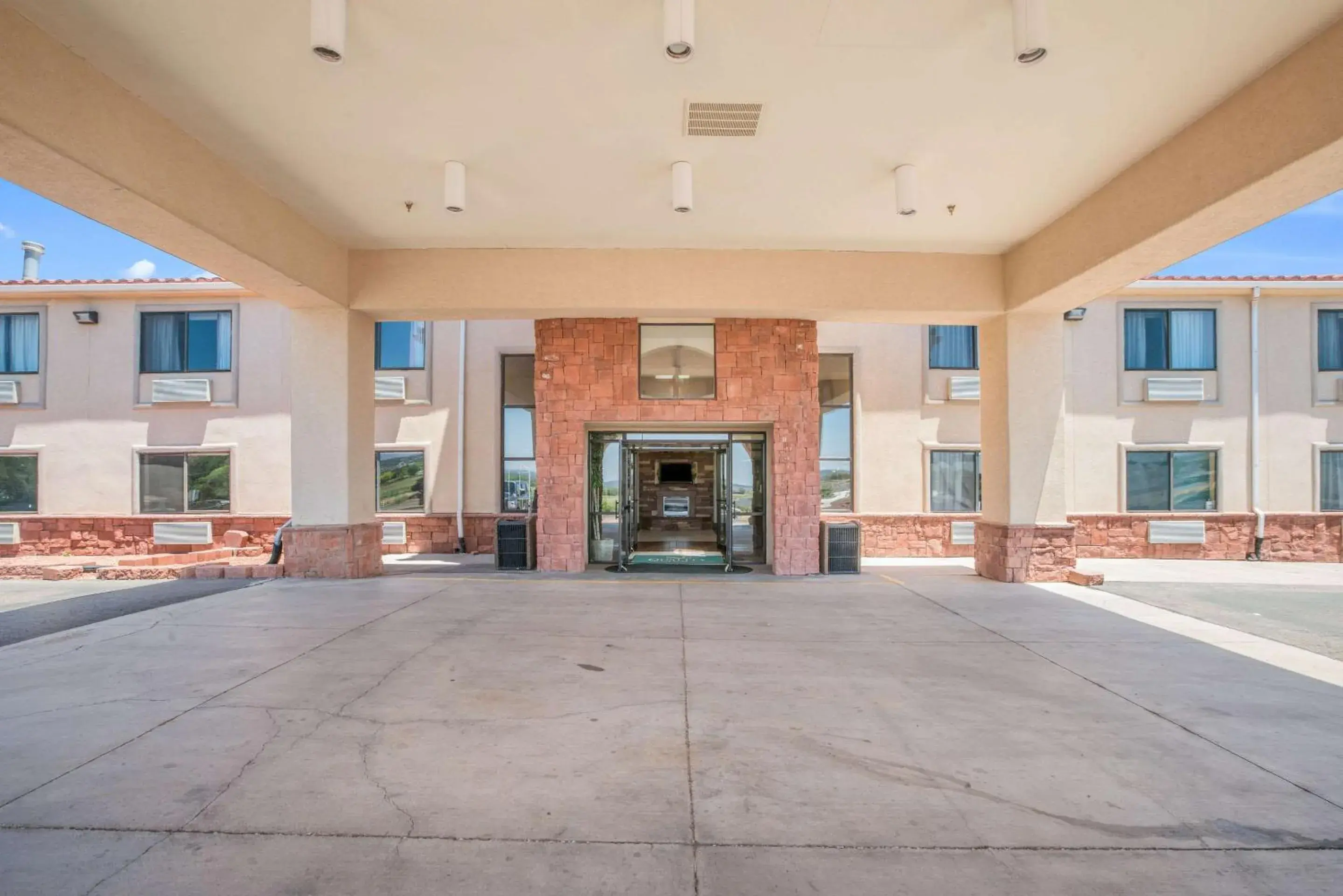 Property building in Quality Inn Kanab National Park Area Property building in Quality Inn Kanab National Park Area