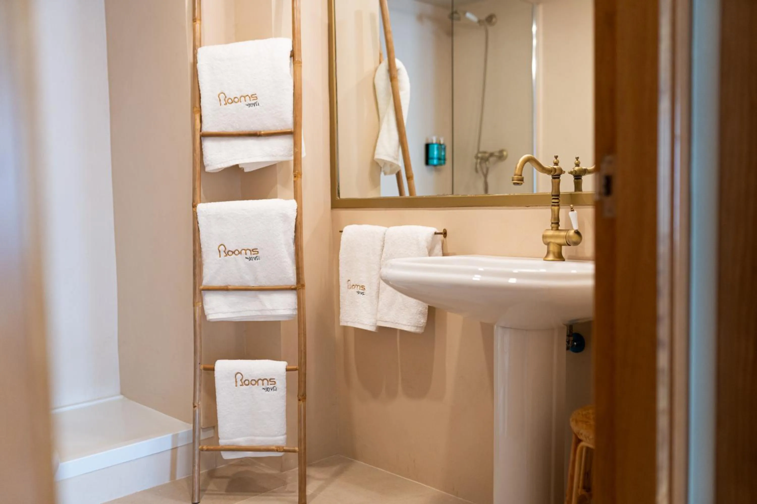 Bathroom in Rooms by JovA