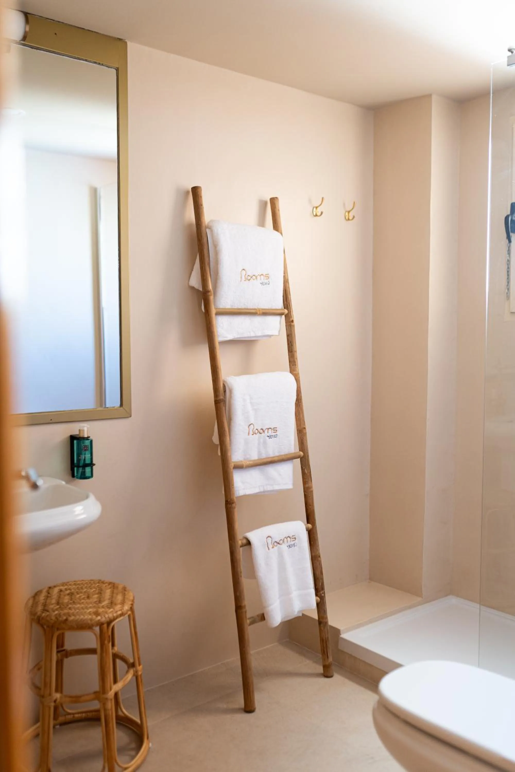 Shower in Rooms by JovA
