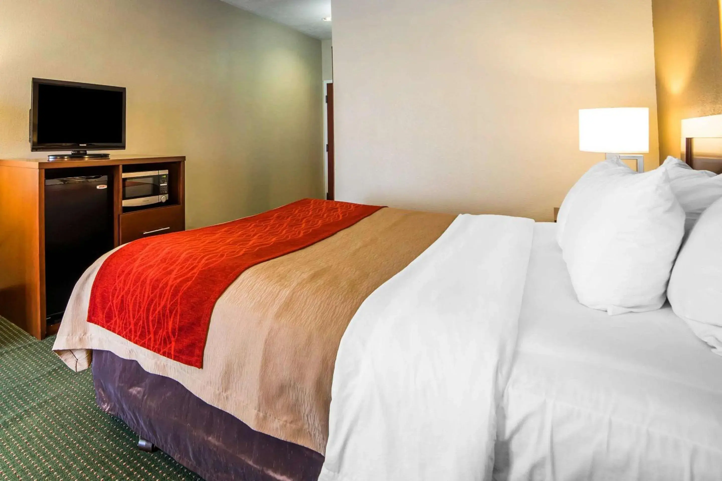 Photo of the whole room, Bed in Quality Inn Draper near Salt Lake City Photo of the whole room, Bed in Quality Inn Draper near Salt Lake City