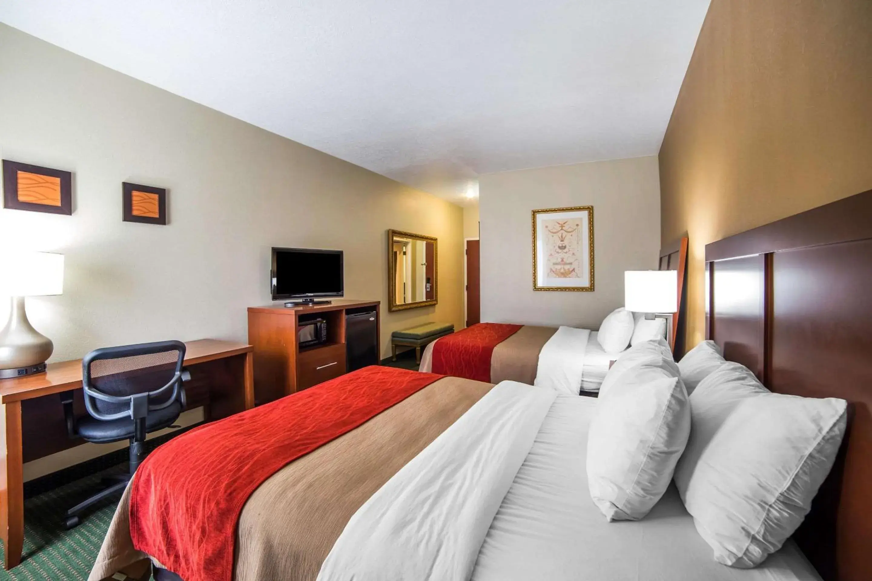 Photo of the whole room, Bed in Quality Inn Draper near Salt Lake City Photo of the whole room, Bed in Quality Inn Draper near Salt Lake City